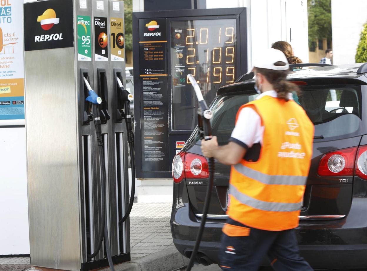 Los carburantes mantienen su escalada y vuelven a marcar récords.