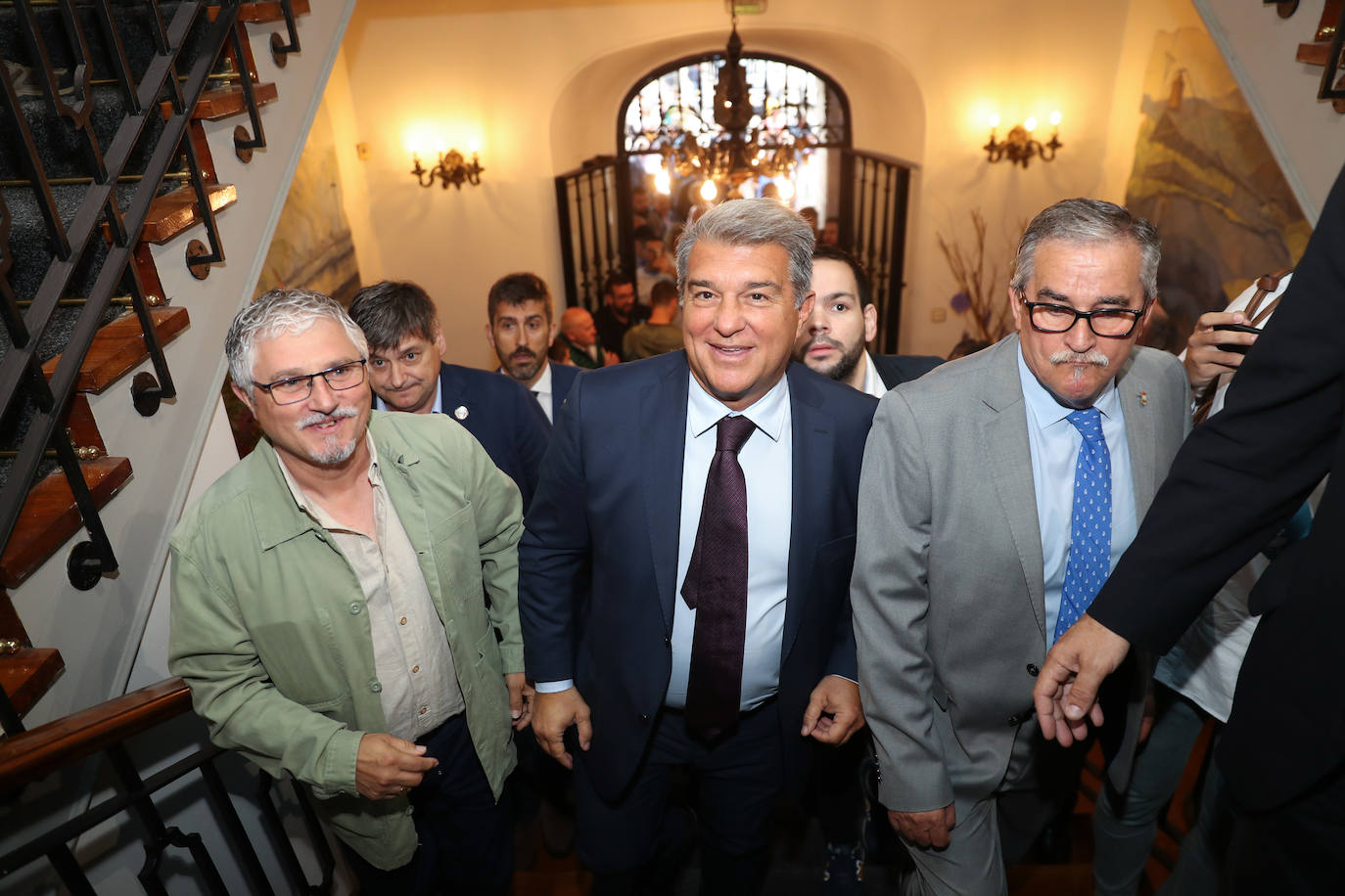 El presidente del Fútbol Club Barcelona, Joan Laporta, ha acudido este sábado a Mieres para la conmemoración de la peña del Barça en el municipio. No es la primera vez que visita el municipio; en 2018 ya asistió a un encuentro de peñas. 