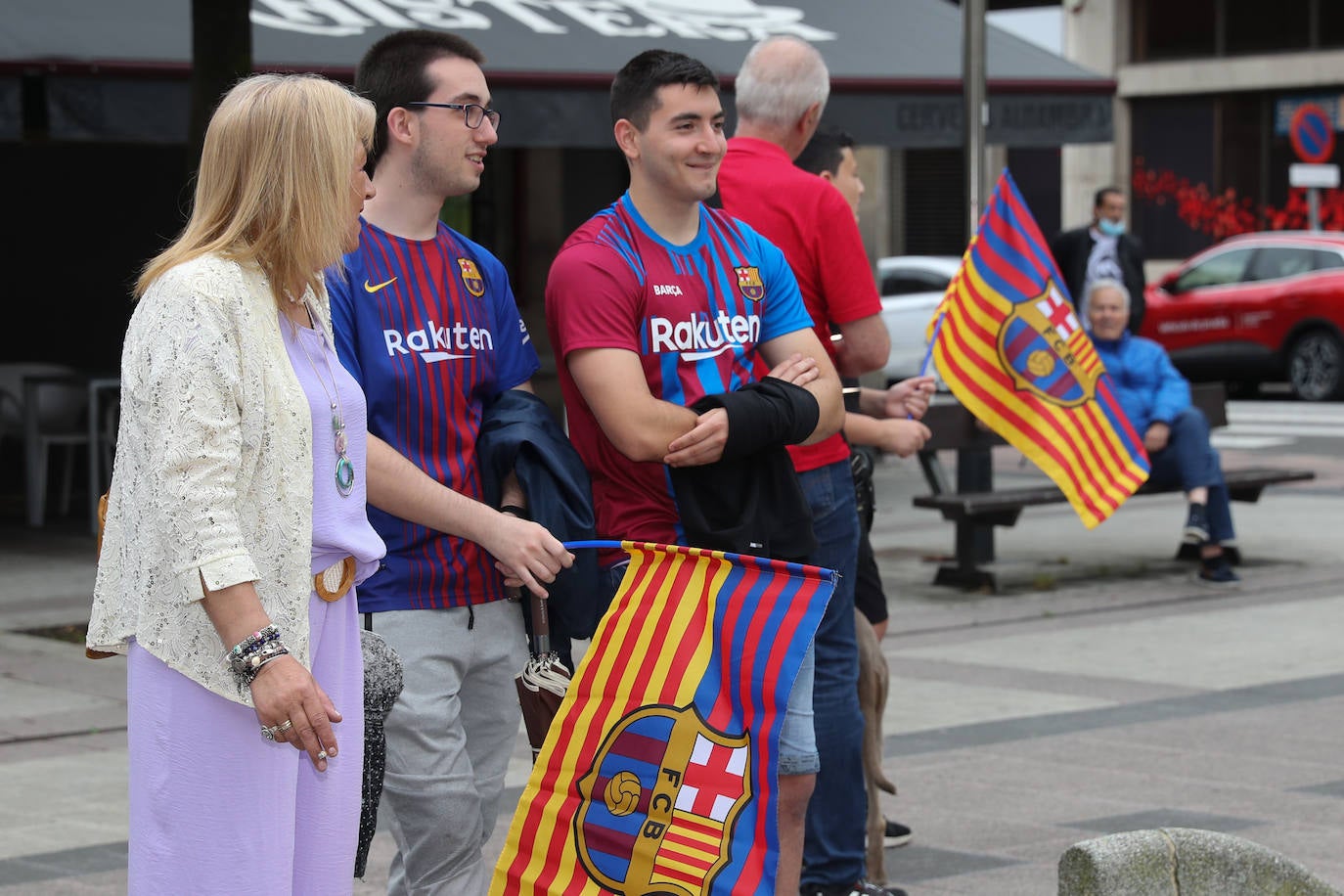 El presidente del Fútbol Club Barcelona, Joan Laporta, ha acudido este sábado a Mieres para la conmemoración de la peña del Barça en el municipio. No es la primera vez que visita el municipio; en 2018 ya asistió a un encuentro de peñas. 