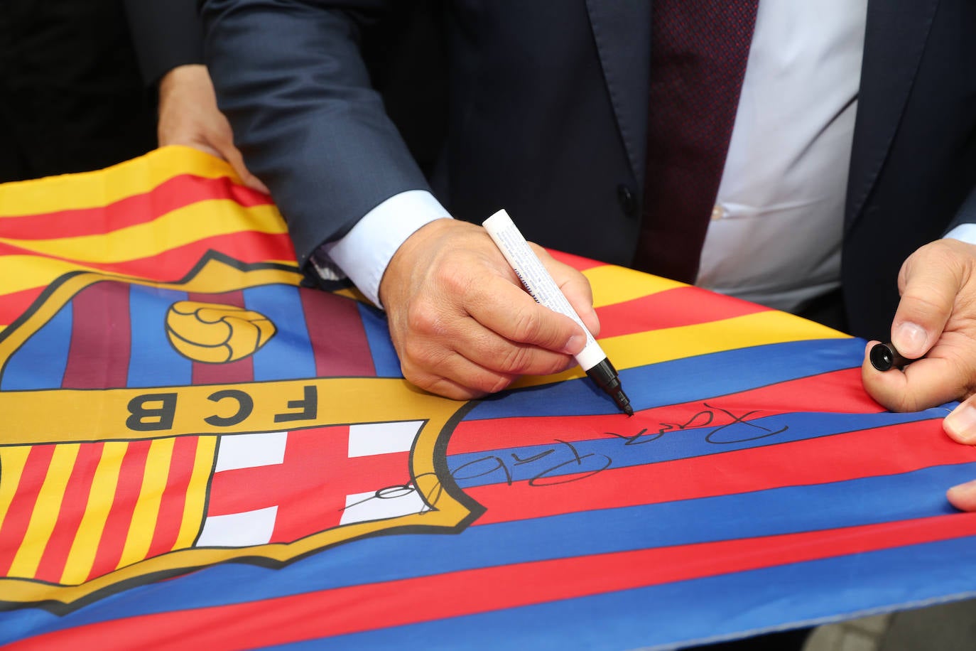 El presidente del Fútbol Club Barcelona, Joan Laporta, ha acudido este sábado a Mieres para la conmemoración de la peña del Barça en el municipio. No es la primera vez que visita el municipio; en 2018 ya asistió a un encuentro de peñas. 