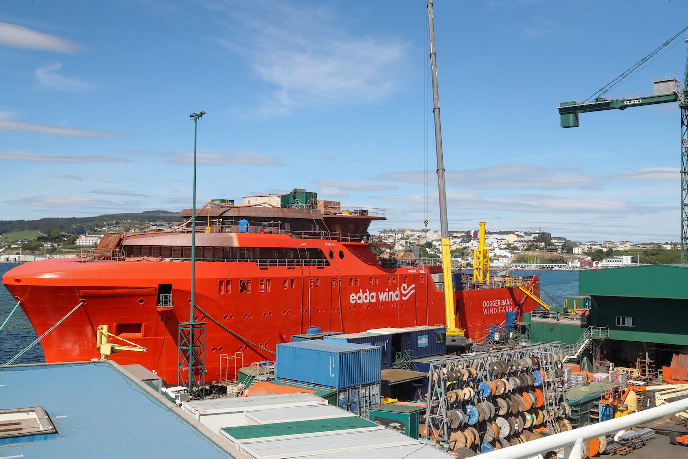 La empresa que encabeza Álvaro Platero construye barcos innovadores. Son tecnológicamente los más avanzados del mundo, con propulsión de hidrógeno o 100% eléctricos. Desde Castropol exporta la totalidad de su producción, fundamentalmente a Noruega, país que se ha convertido en un principal cliente.