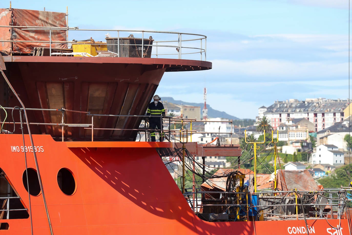 La empresa que encabeza Álvaro Platero construye barcos innovadores. Son tecnológicamente los más avanzados del mundo, con propulsión de hidrógeno o 100% eléctricos. Desde Castropol exporta la totalidad de su producción, fundamentalmente a Noruega, país que se ha convertido en un principal cliente.