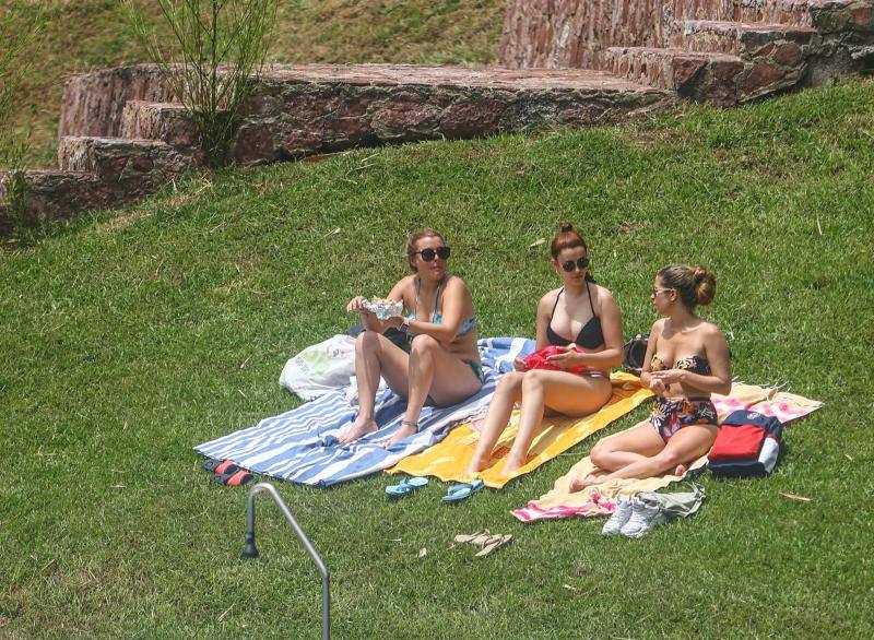 Fotos: Las playas asturianas se llenan en un día en el que los termómetros superan los 30 grados