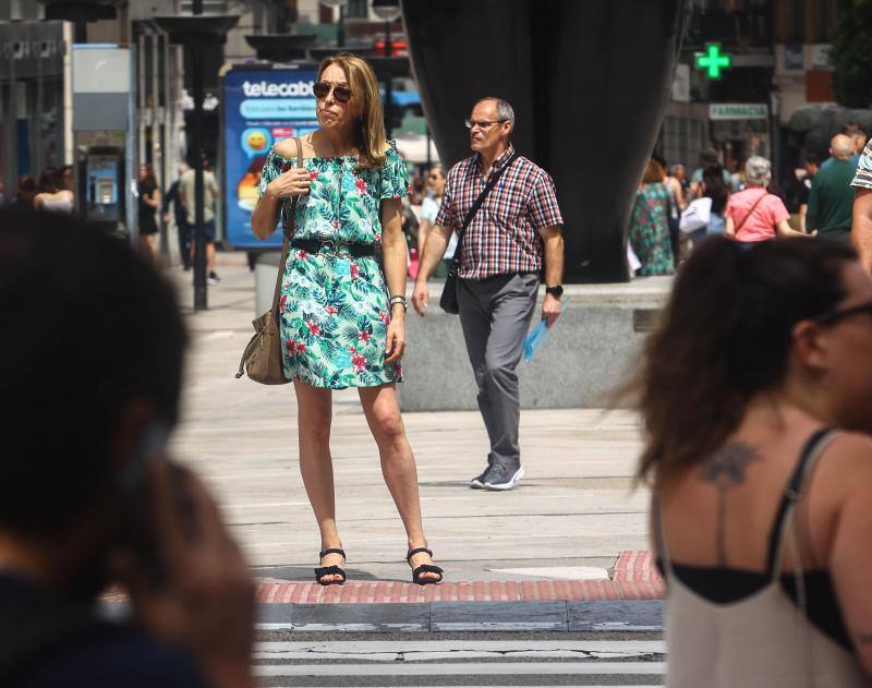 Fotos: Las playas asturianas se llenan en un día en el que los termómetros superan los 30 grados