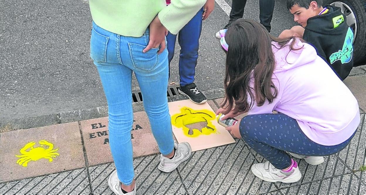 Los menores, marcando el suelo.
