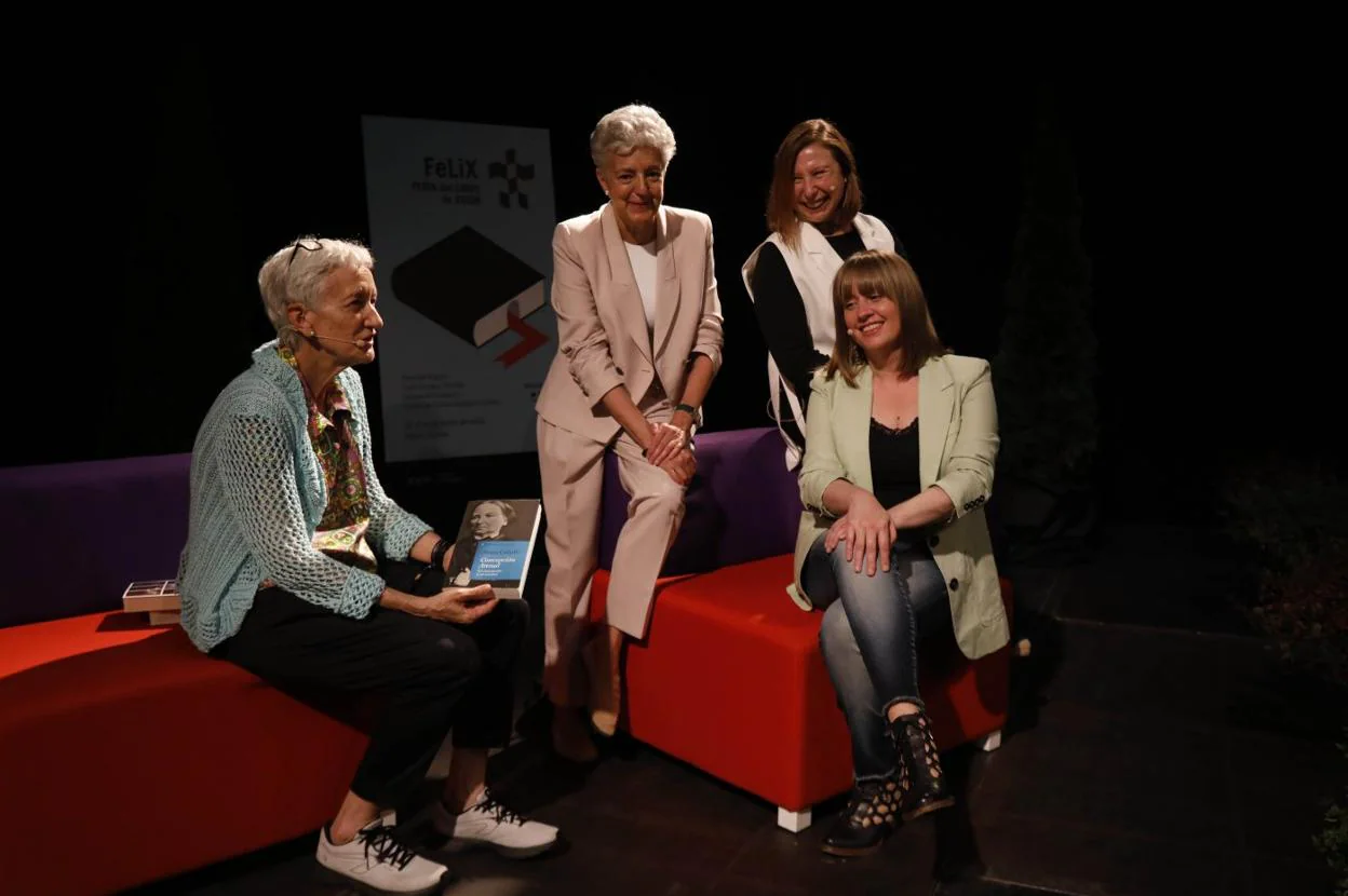 Carmen Suárez, Anna Caballé, Goretti Avello y Verónica García-Peña. 