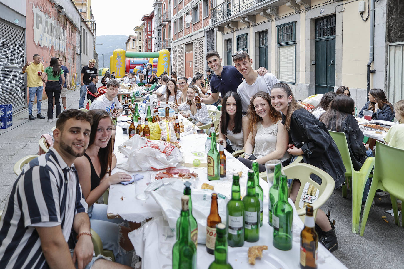 Fotos: Pravia se anima con la Comida en la Calle