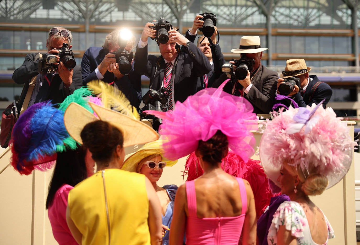 Fotos: El espectáculo de los sombreros imposibles en Ascot