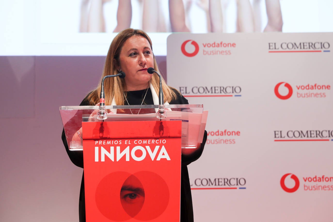 La empresa energética TotalEnergies en la categoría Empresarial, la plataforma Empathy.co en la de Emprendimiento, la compañía GAM en Industria 4.0 y la Consejería de Educación del Principado en el apartado Innovación al Servicio Social y de la Ciudadanía son los cuatro galardonados en esta edición de los Premios Innova que conceden EL COMERCIO y Vodafone