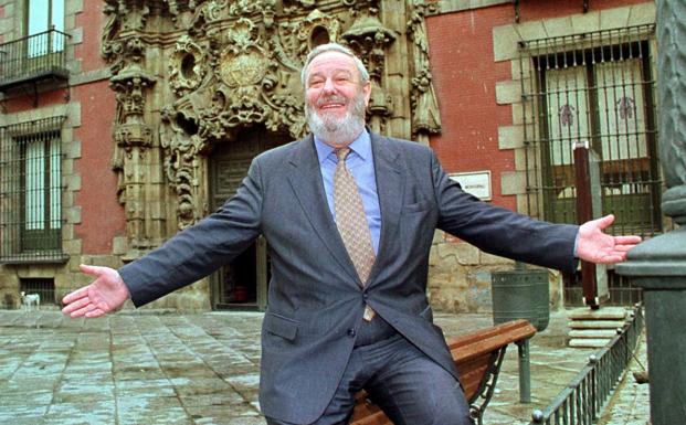 José Luis Balbín, en su domicilio madrileño, desde donde nunca dejó de mirar hacia Asturias