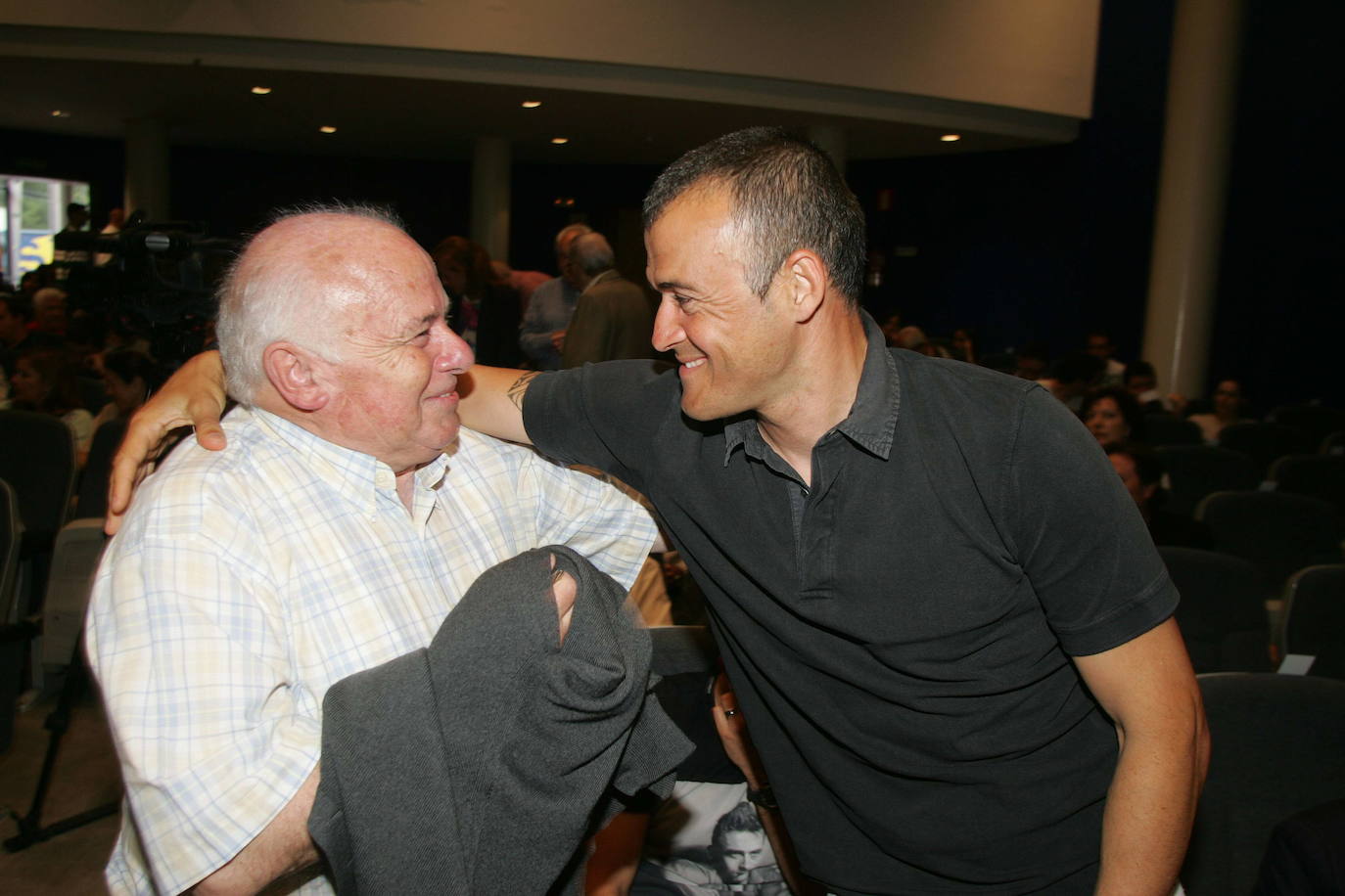 El histórico capellán del Sporting y párroco jubilado de El Coto fallece a los 85 años dejando huérfanos a un equipo, un barrio y una ciudad de su pasión futbolera, fervor religioso e infatigable sorna.