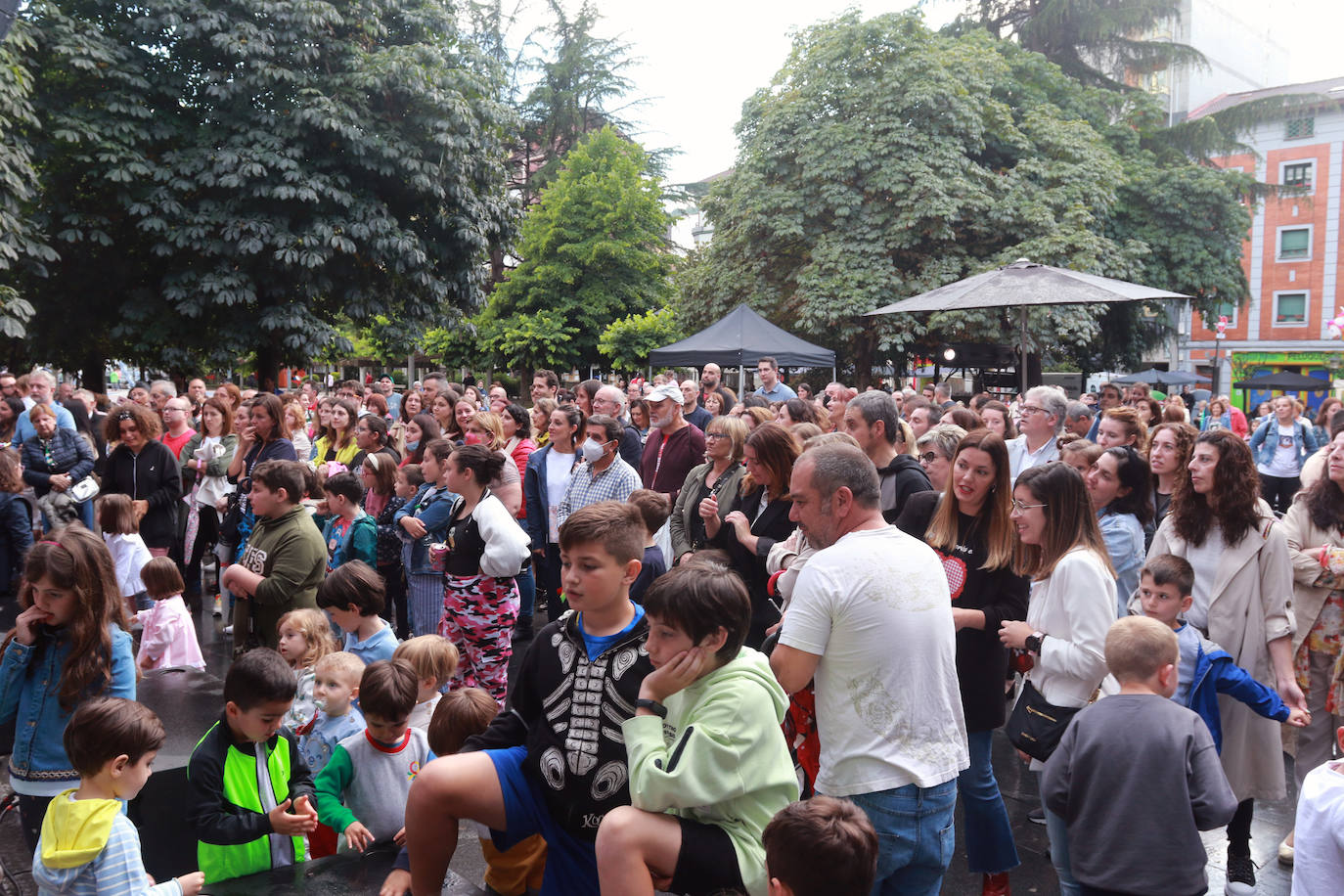Fotos: Espectacular hoguera de San Juan en Mieres