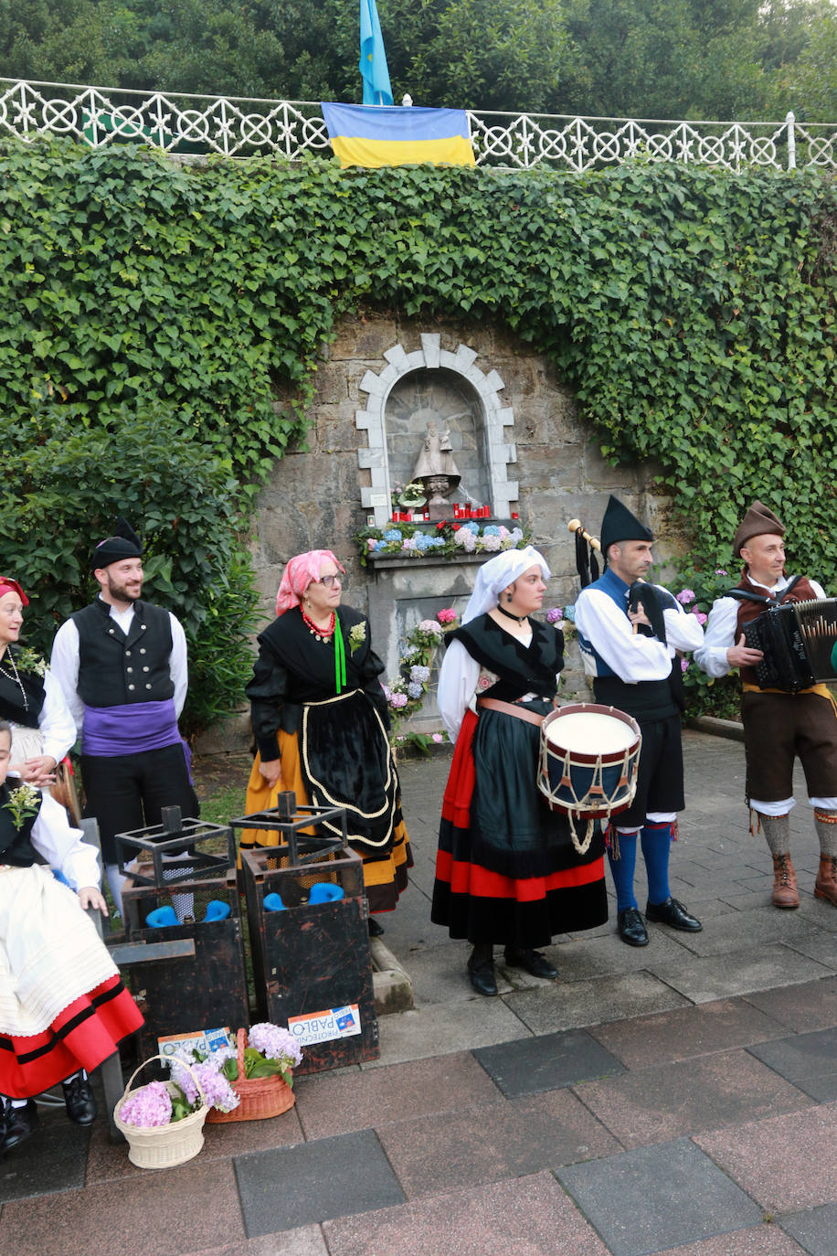 Fotos: Espectacular hoguera de San Juan en Mieres