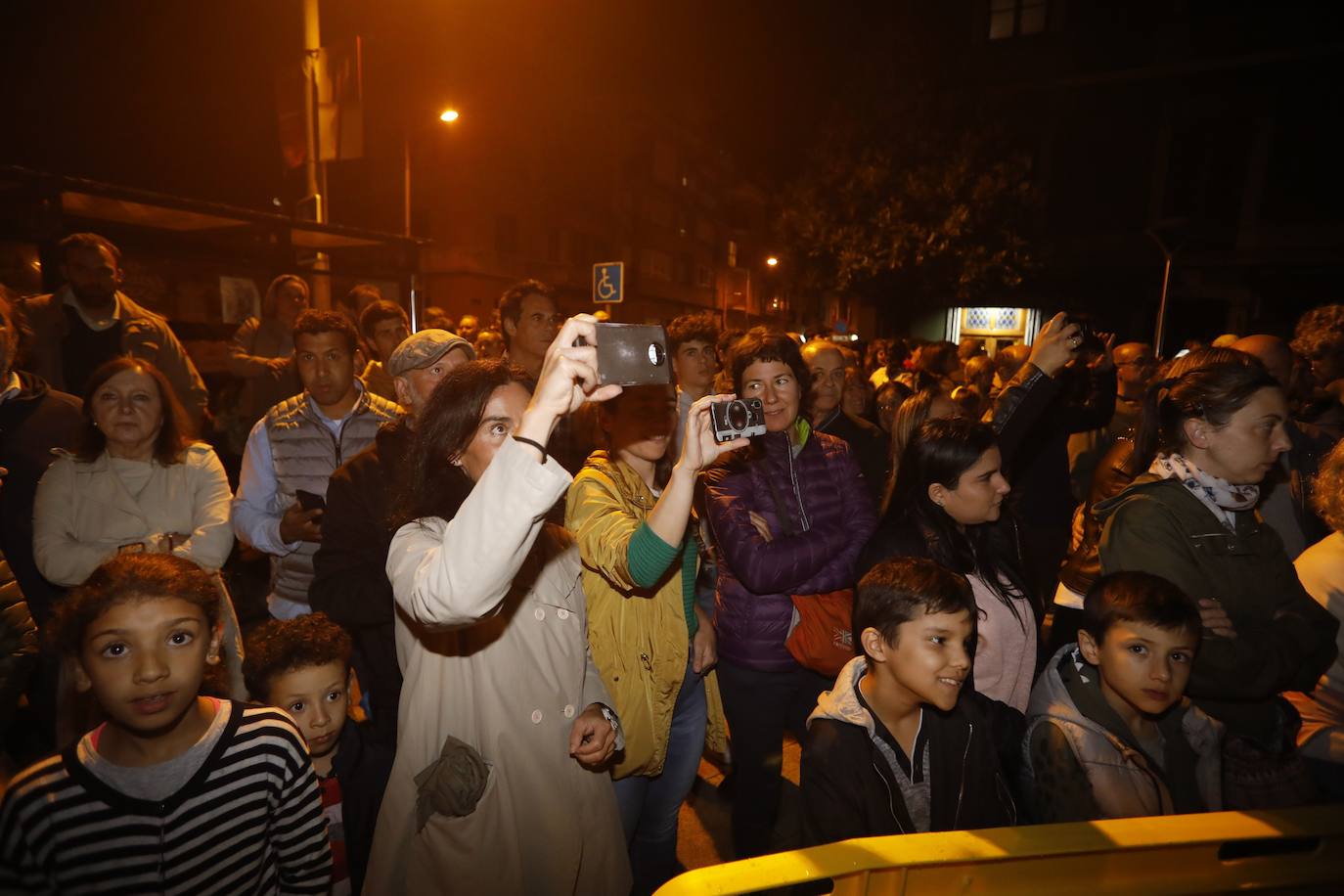 Fotos: Espectacular hoguera de San Juan en Mieres
