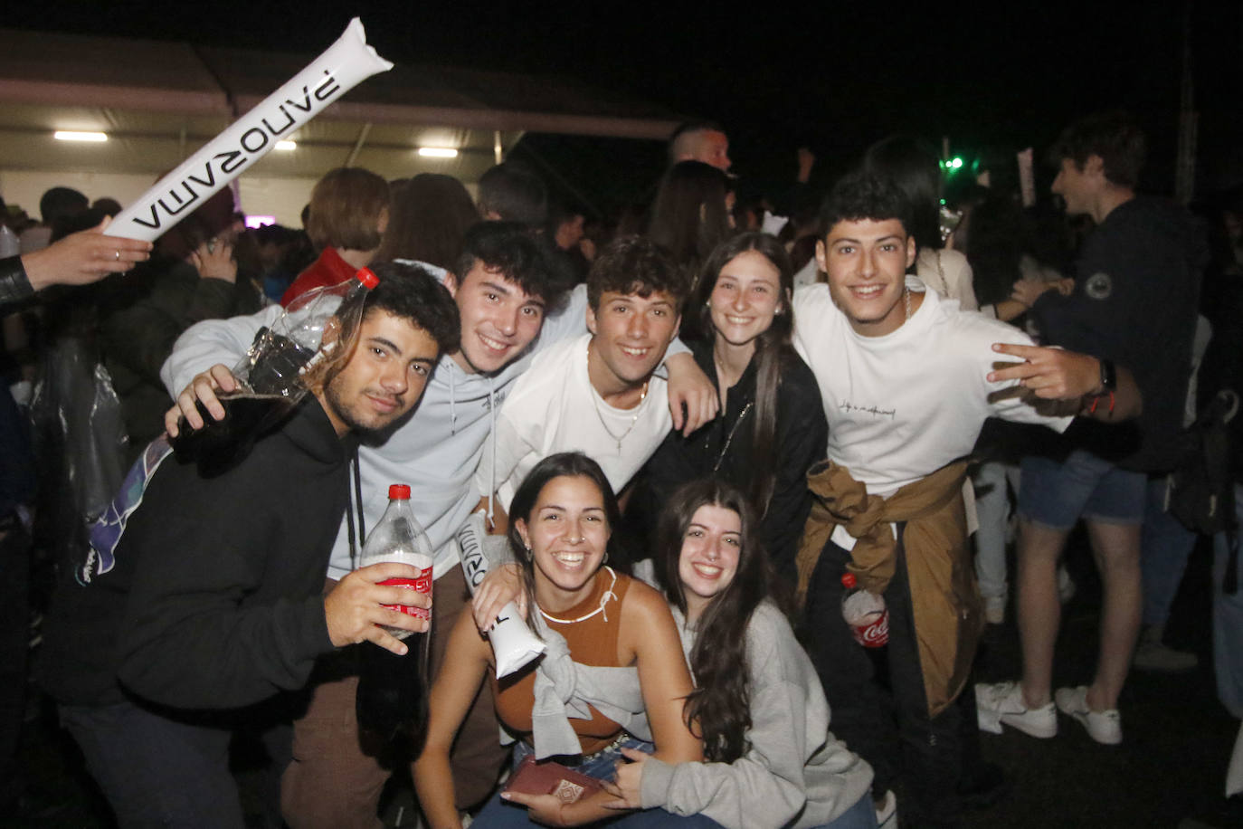 La orquesta amenizó la noche de San Juan a multitud de gijoneses.