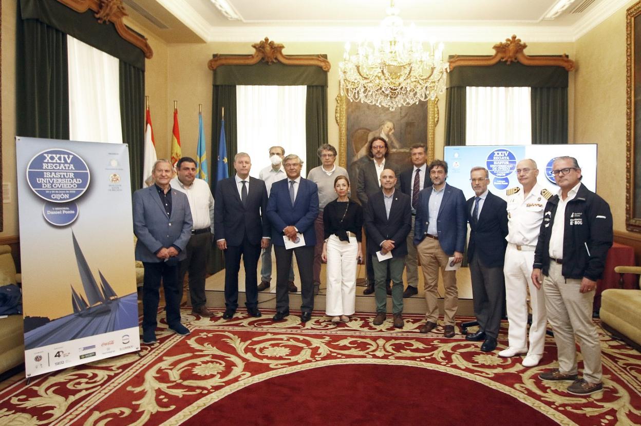 Presentación de la Regata Isastur-Universidad de Oviedo, en el Ayuntamiento de Gijon. 