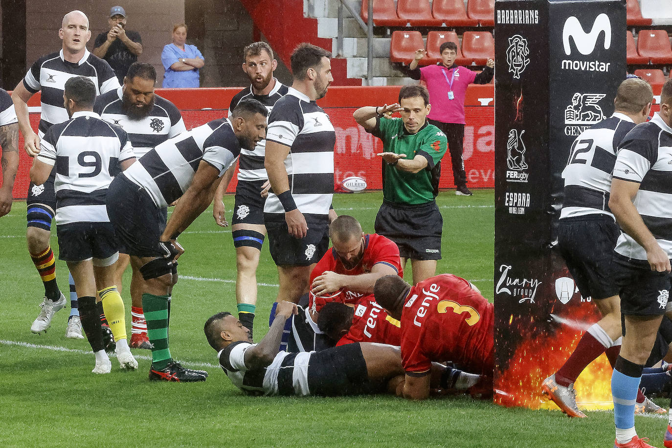 Fotos: Las mejores imágenes del rugby entre Barbarians y España