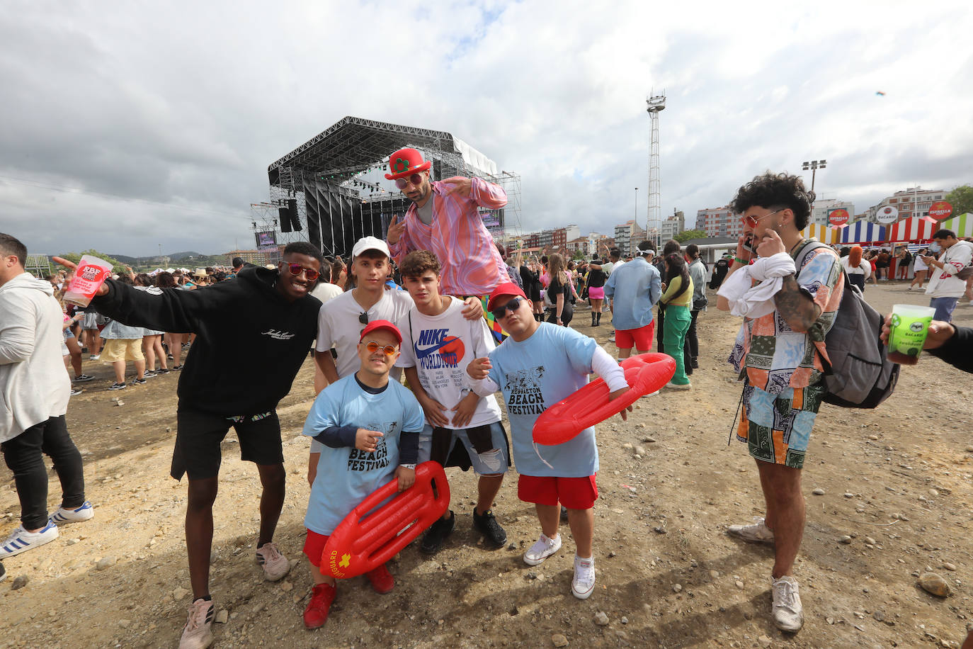 El Reggaeton Beach Festival encaró el domingo la recta final en en entorno del Niemeyer después de un exitoso sábado festivalero. El broche de oro llegó con un cartel con grandes nombres dentro de la música: Jhay Cortez, El Alfa, Justin Quiles, Nio García, Ñengo Flow, Mora, Juan Magán, Álvaro Díaz, Atomic, Aina Da Silva, Víctor Magan, Cosmik y Sak Luke. 