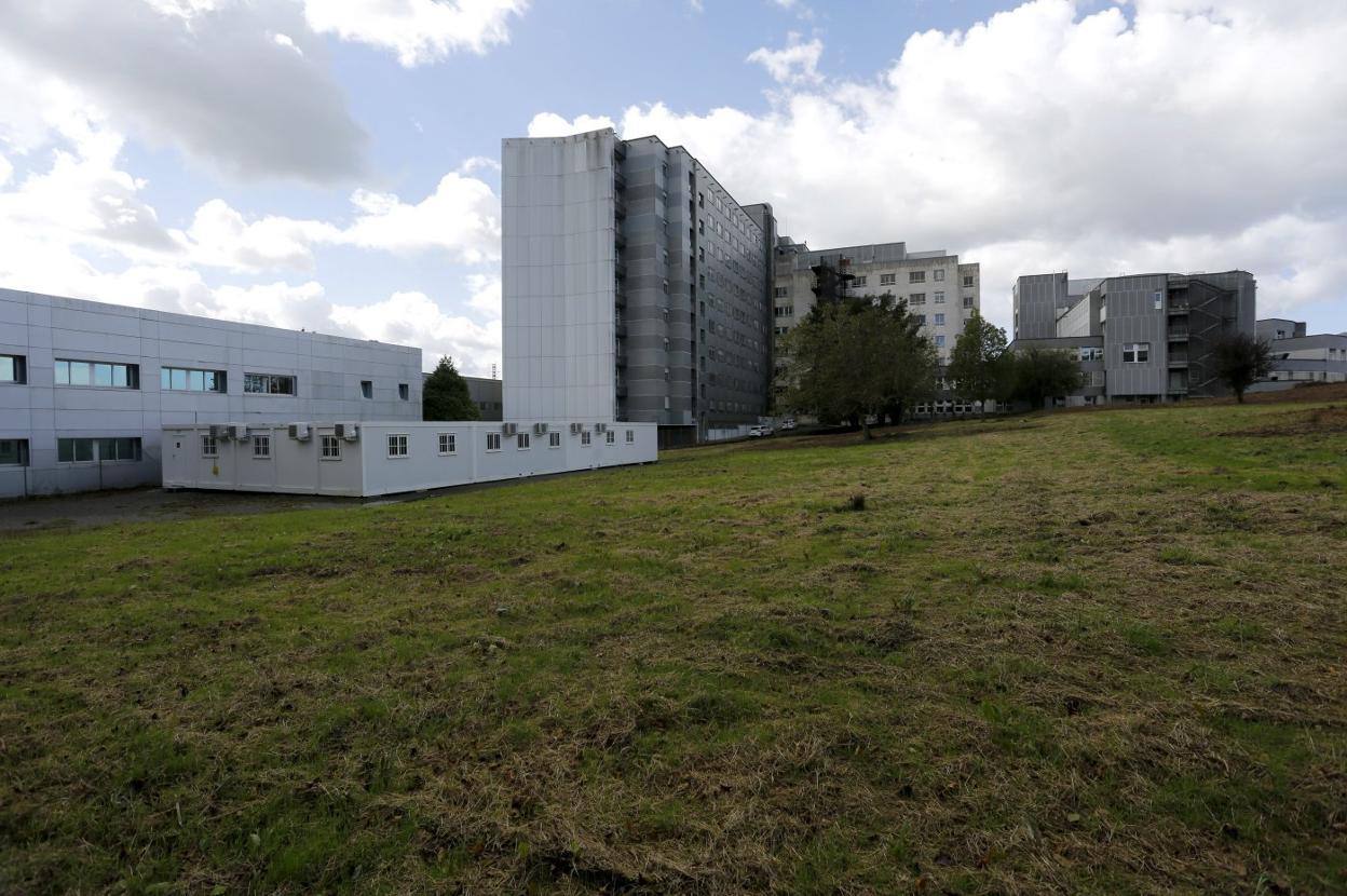 Parcela en la que se edificará el nuevo edificio de la ampliación. 