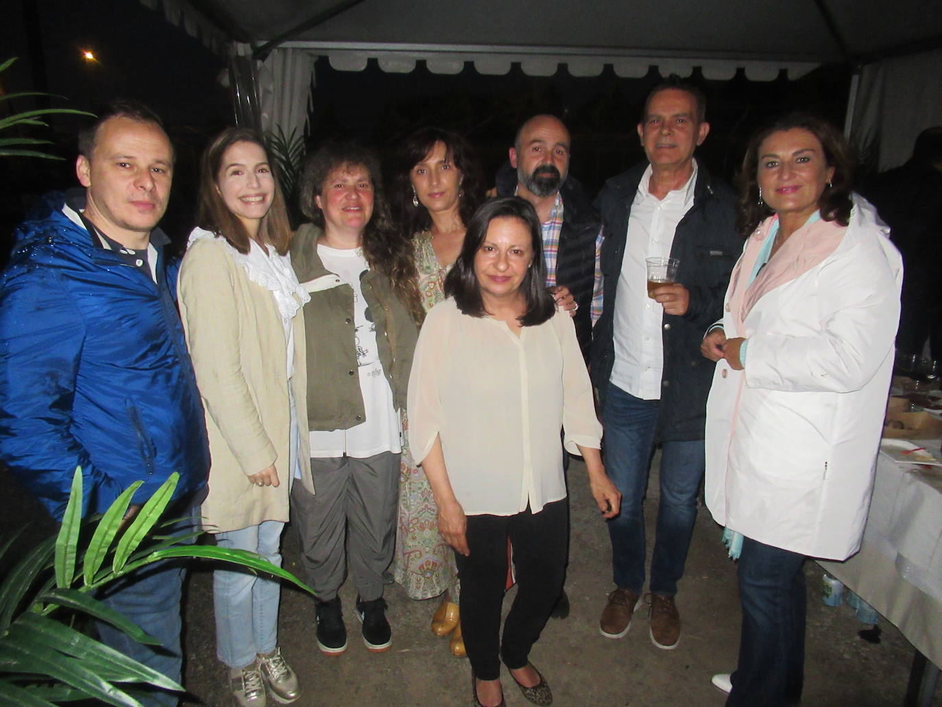 Gerardo Ayuela, Almudena Martín, Victoria Suárez, Maeva, Pilar Martino, José Luis Fernández, Monchu Ruiz y Julia Martín, en el Chas.