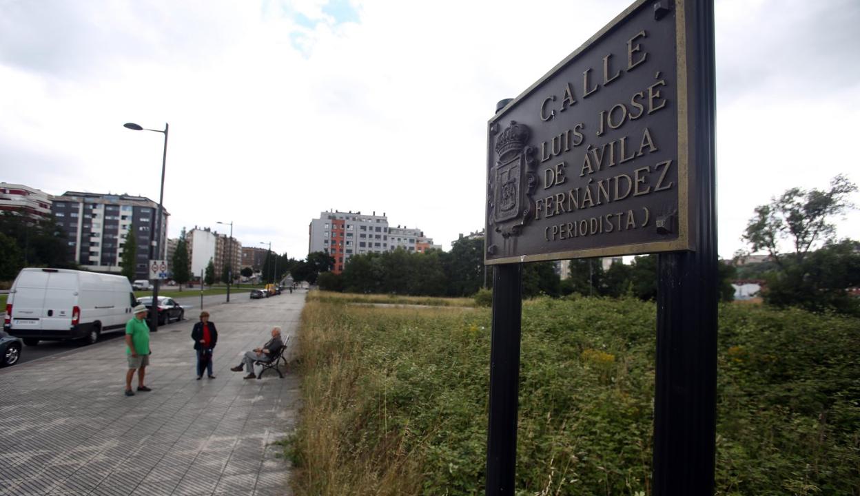 La calle donde fueron interceptados los jóvenes el viernes tras huir de los agentes de paisano. 