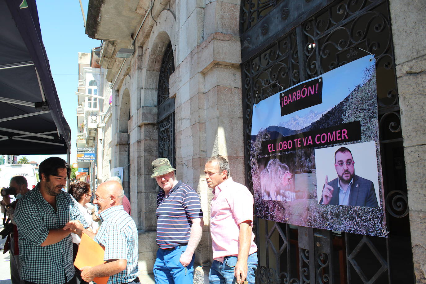 Fotos: 200 ganaderos claman contra la protección del lobo: «Es una persecución al sector»