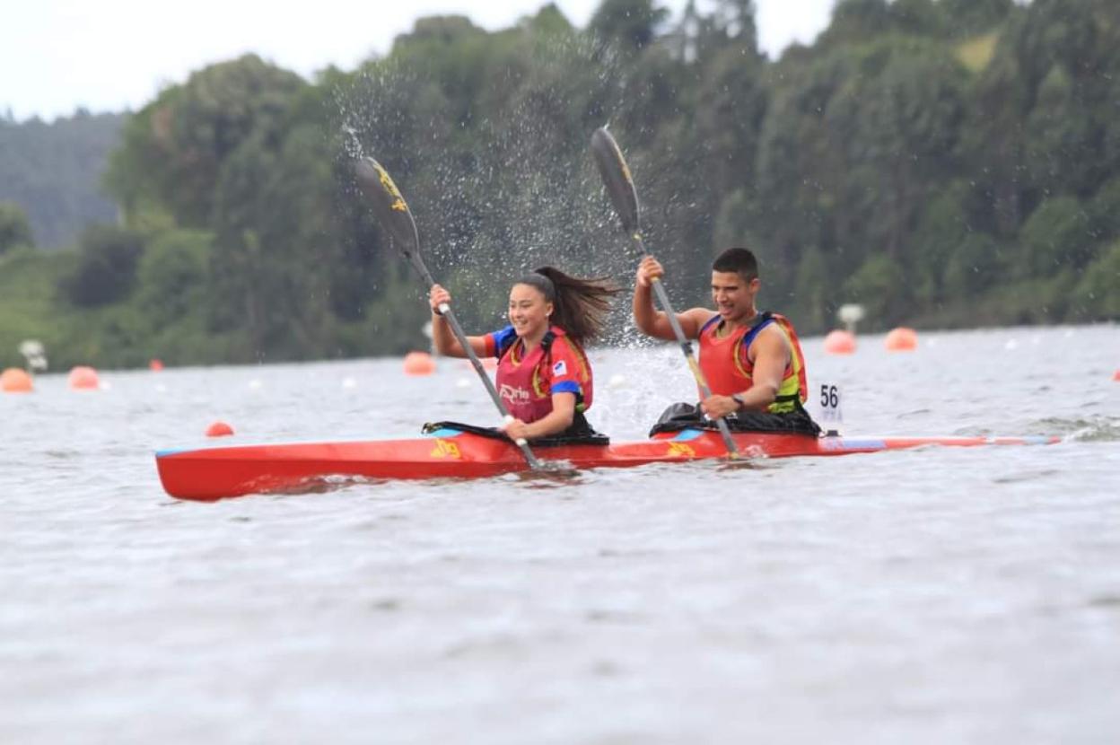 Paula Lago y Adrián Avalo en pleno esfuerzo. 