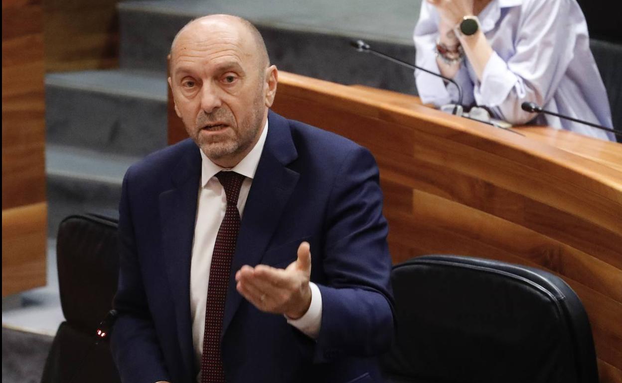 Juan Cofiño durante una intervención, este martes, en la Junta General.