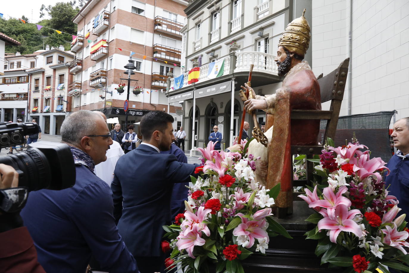 Fotos: Cudillero, abarrotado de nuevo por l&#039;Amuravela