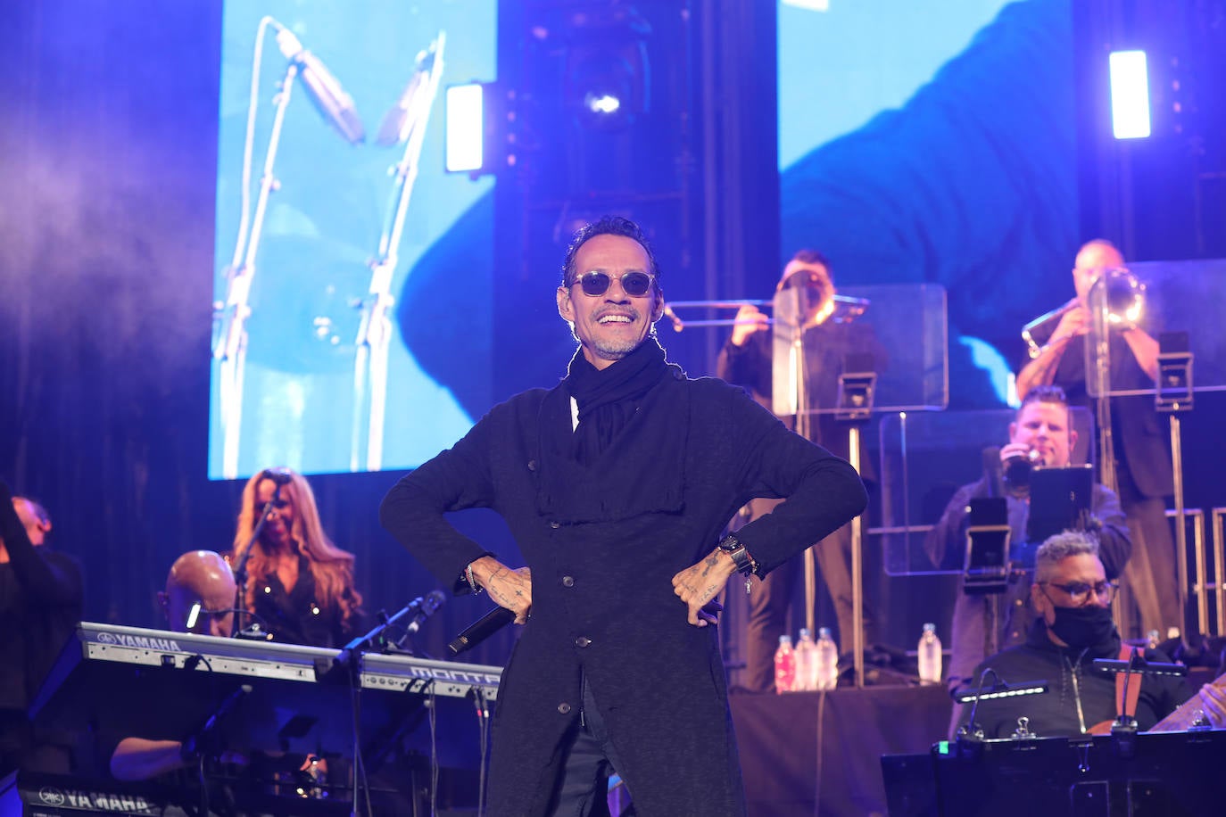 El estadio Carlos Tartiere acoge uno de los conciertos más importantes de esta temporada, el del puertorriqueño Marc Anthony, enmarcado en su gira 'Pa' lla voy'. El rey de la salsa reunió a más de 15.000 personas en la capital asturiana para disfrutar al ritmo de sus míticas canciones de esta actuación en directo. 