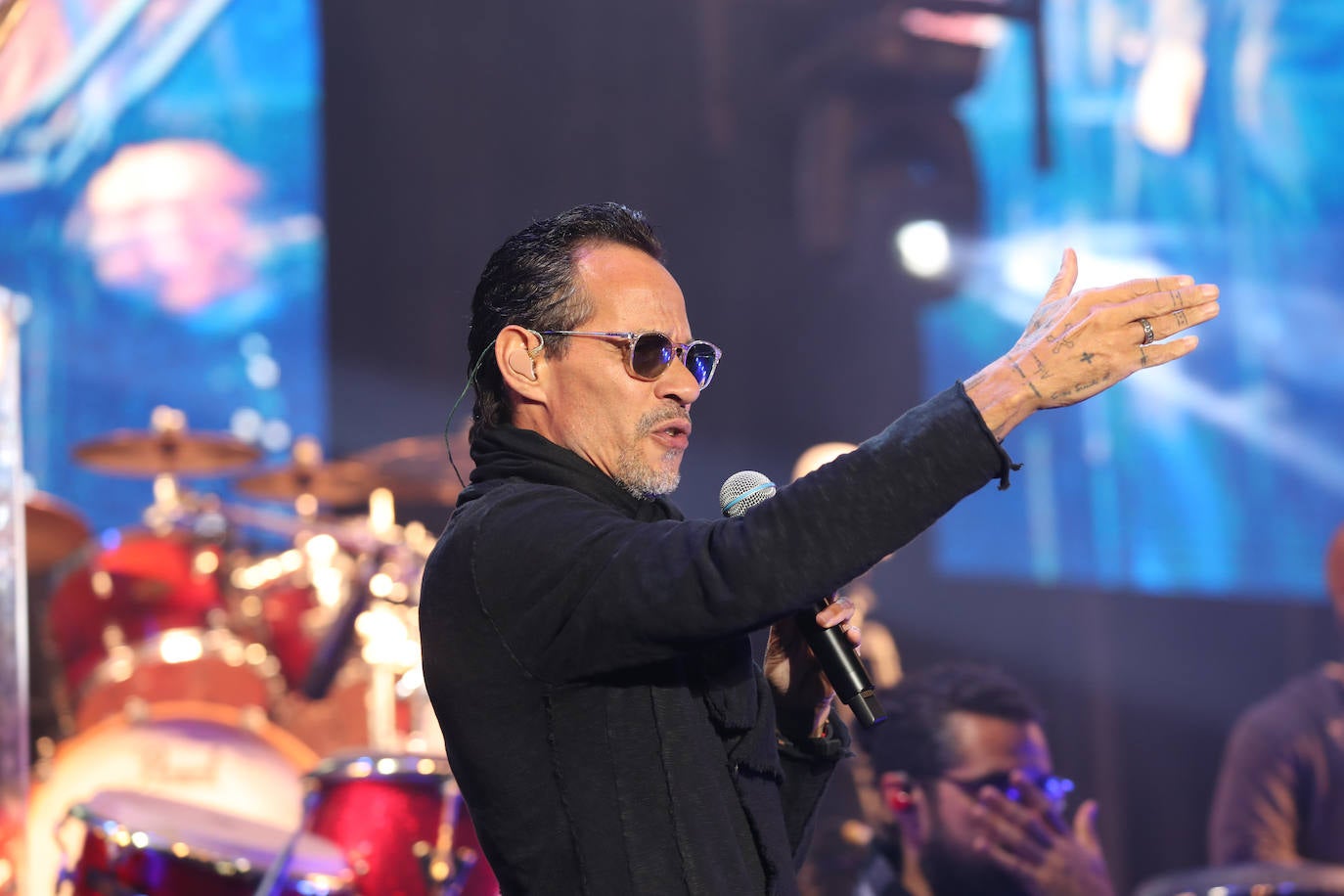 El estadio Carlos Tartiere acoge uno de los conciertos más importantes de esta temporada, el del puertorriqueño Marc Anthony, enmarcado en su gira 'Pa' lla voy'. El rey de la salsa reunió a más de 15.000 personas en la capital asturiana para disfrutar al ritmo de sus míticas canciones de esta actuación en directo. 