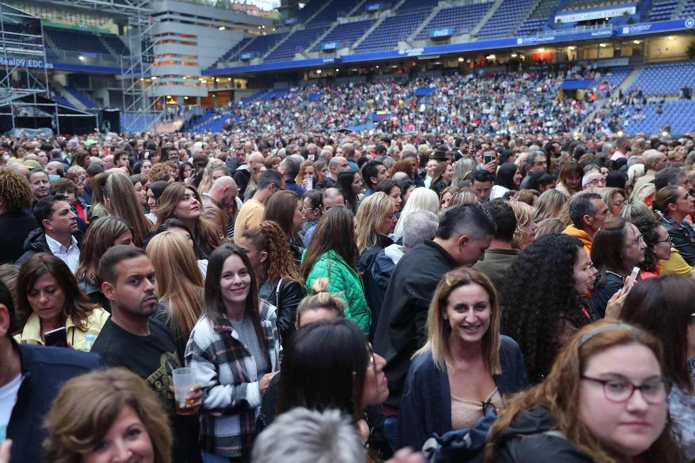 El estadio Carlos Tartiere acoge uno de los conciertos más importantes de esta temporada, el del puertorriqueño Marc Anthony, enmarcado en su gira 'Pa' lla voy'. El rey de la salsa reunió a más de 15.000 personas en la capital asturiana para disfrutar al ritmo de sus míticas canciones de esta actuación en directo. 