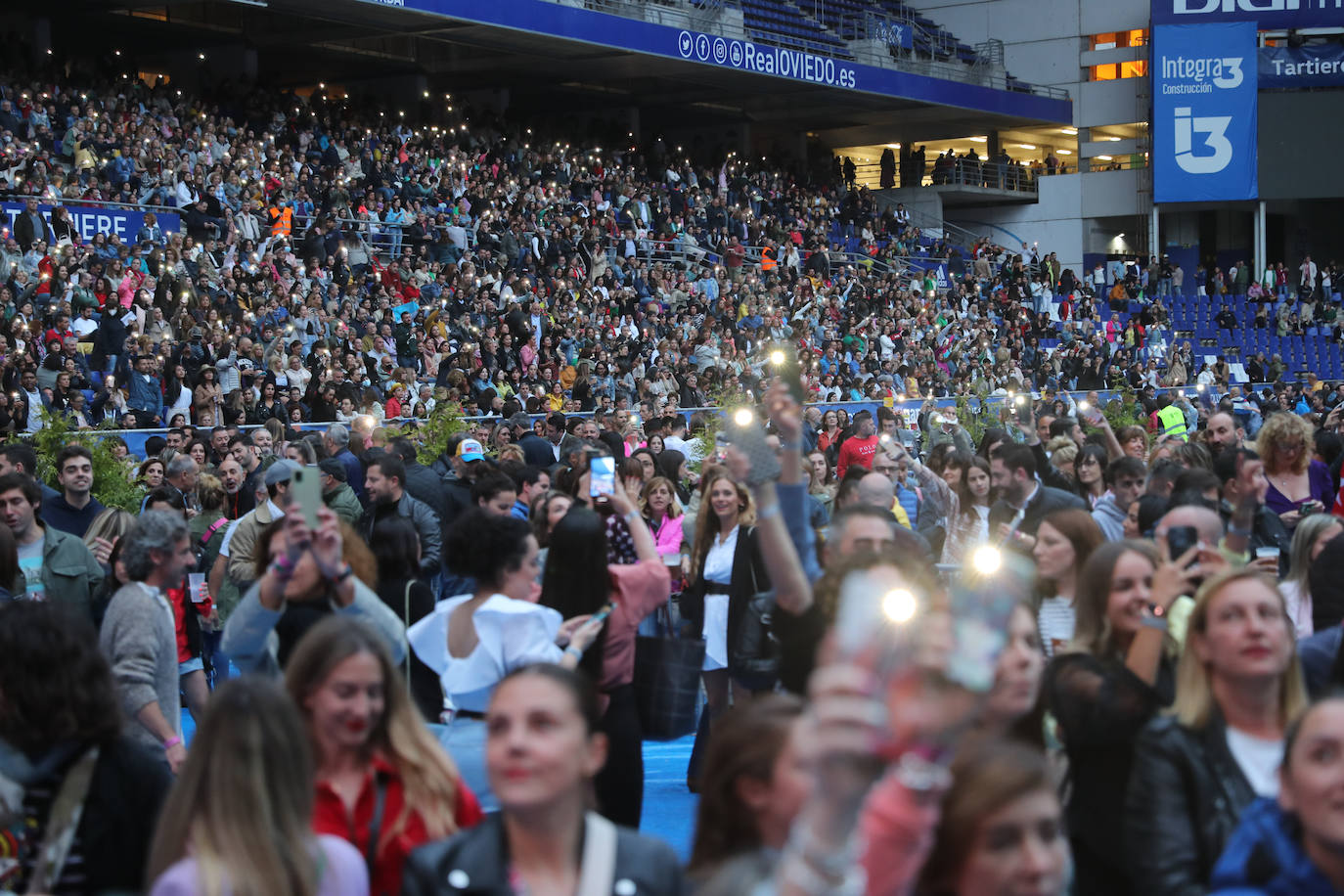 El estadio Carlos Tartiere acoge uno de los conciertos más importantes de esta temporada, el del puertorriqueño Marc Anthony, enmarcado en su gira 'Pa' lla voy'. El rey de la salsa reunió a más de 15.000 personas en la capital asturiana para disfrutar al ritmo de sus míticas canciones de esta actuación en directo. 