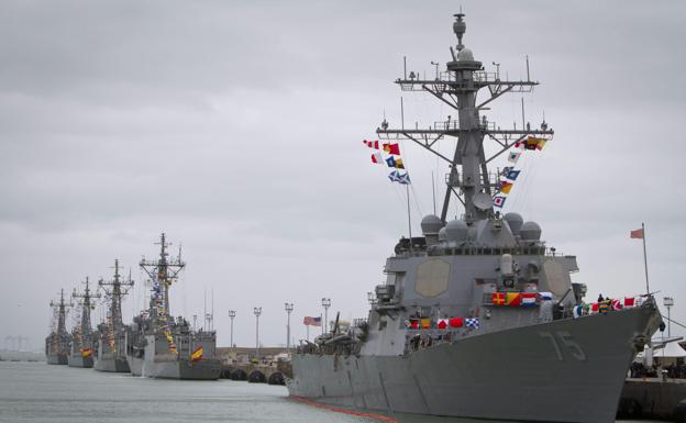 El USS Donald Cook (i) fue el primer destructor en llegar a Rota en febrero de 2014. 