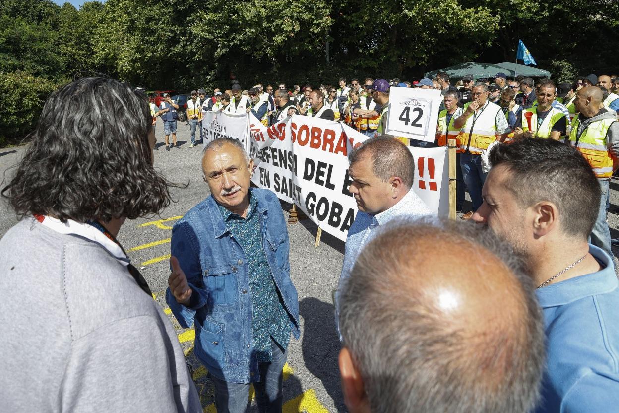 José Álvarez y José Luis Alperi apoyaron a los huelguistas de Saint-Gobain. 