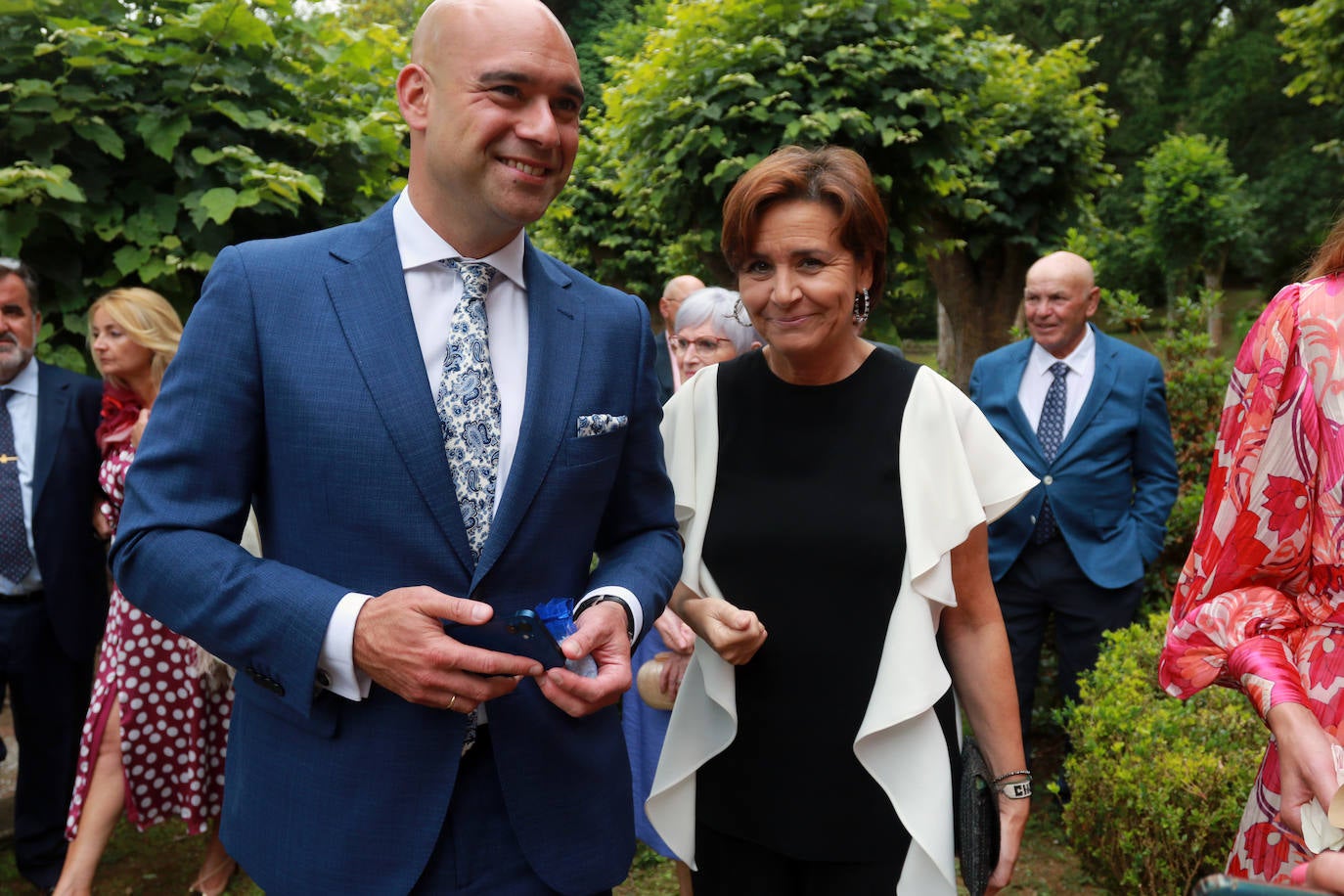 El portavoz y secretario general de Foro en Asturias y la valenciana Silvia Rodríguez se casaron este sábado en el Palacio Conde de Toreno, en Malleza