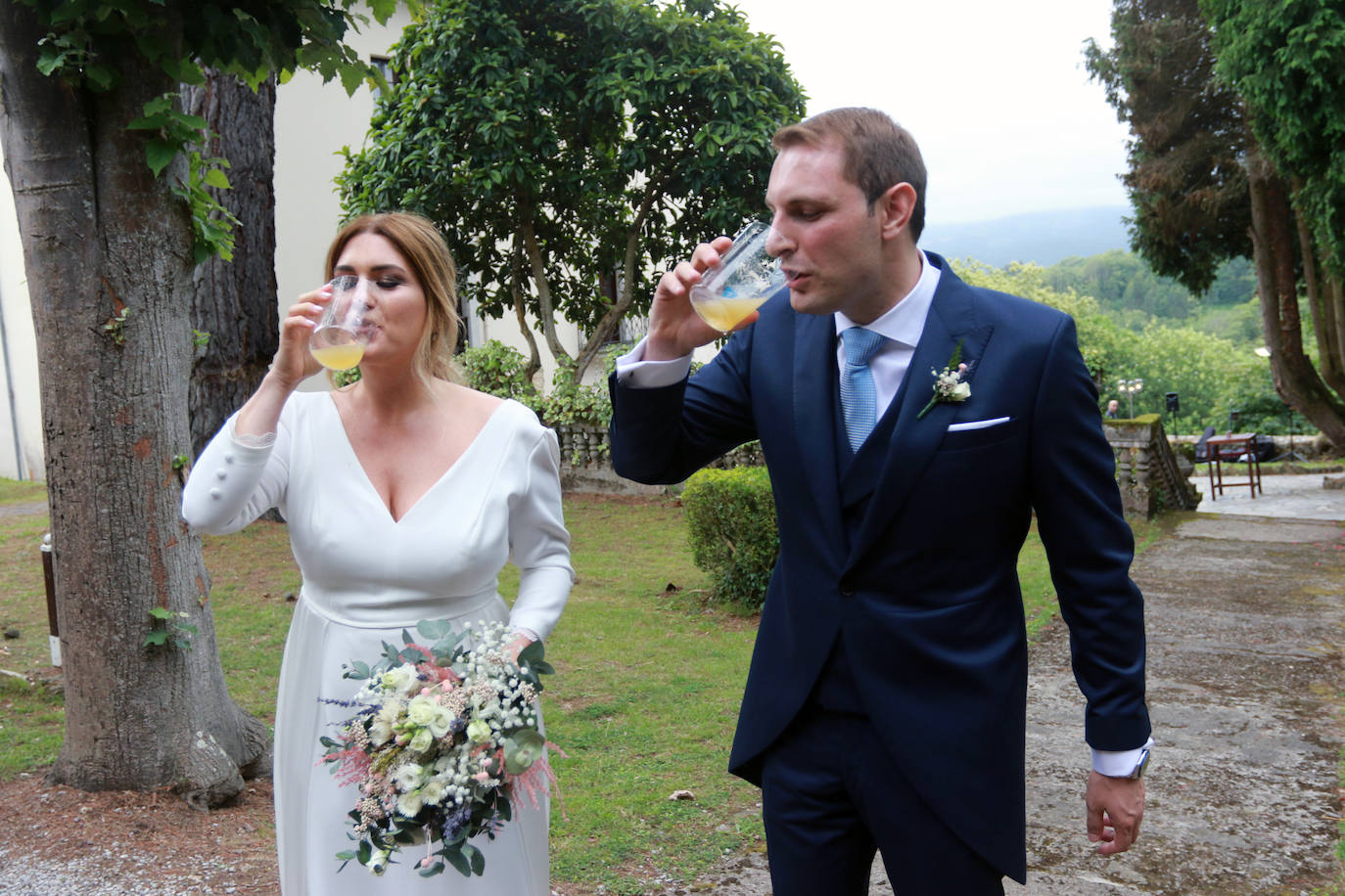 El portavoz y secretario general de Foro en Asturias y la valenciana Silvia Rodríguez se casaron este sábado en el Palacio Conde de Toreno, en Malleza