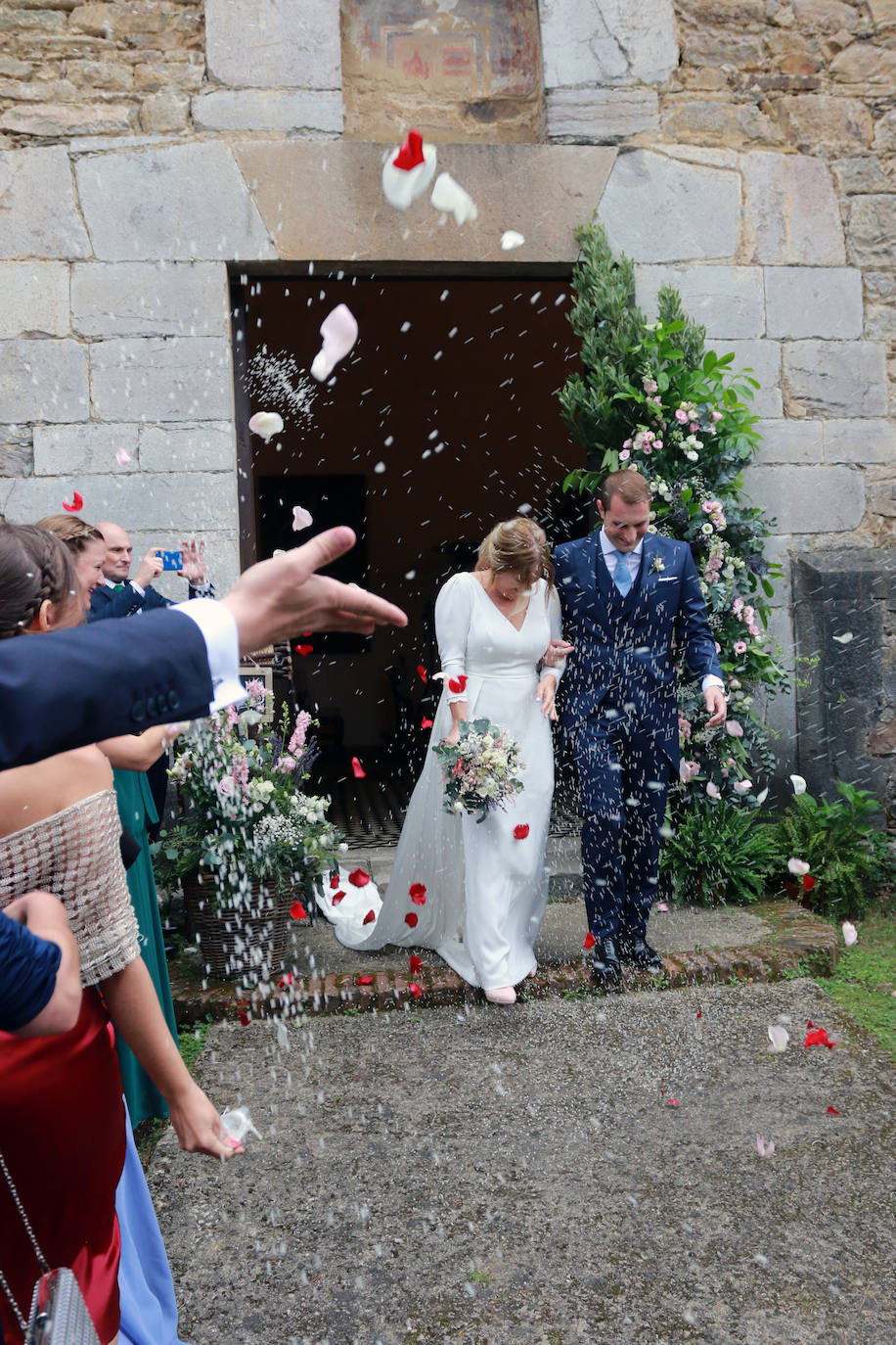 El portavoz y secretario general de Foro en Asturias y la valenciana Silvia Rodríguez se casaron este sábado en el Palacio Conde de Toreno, en Malleza