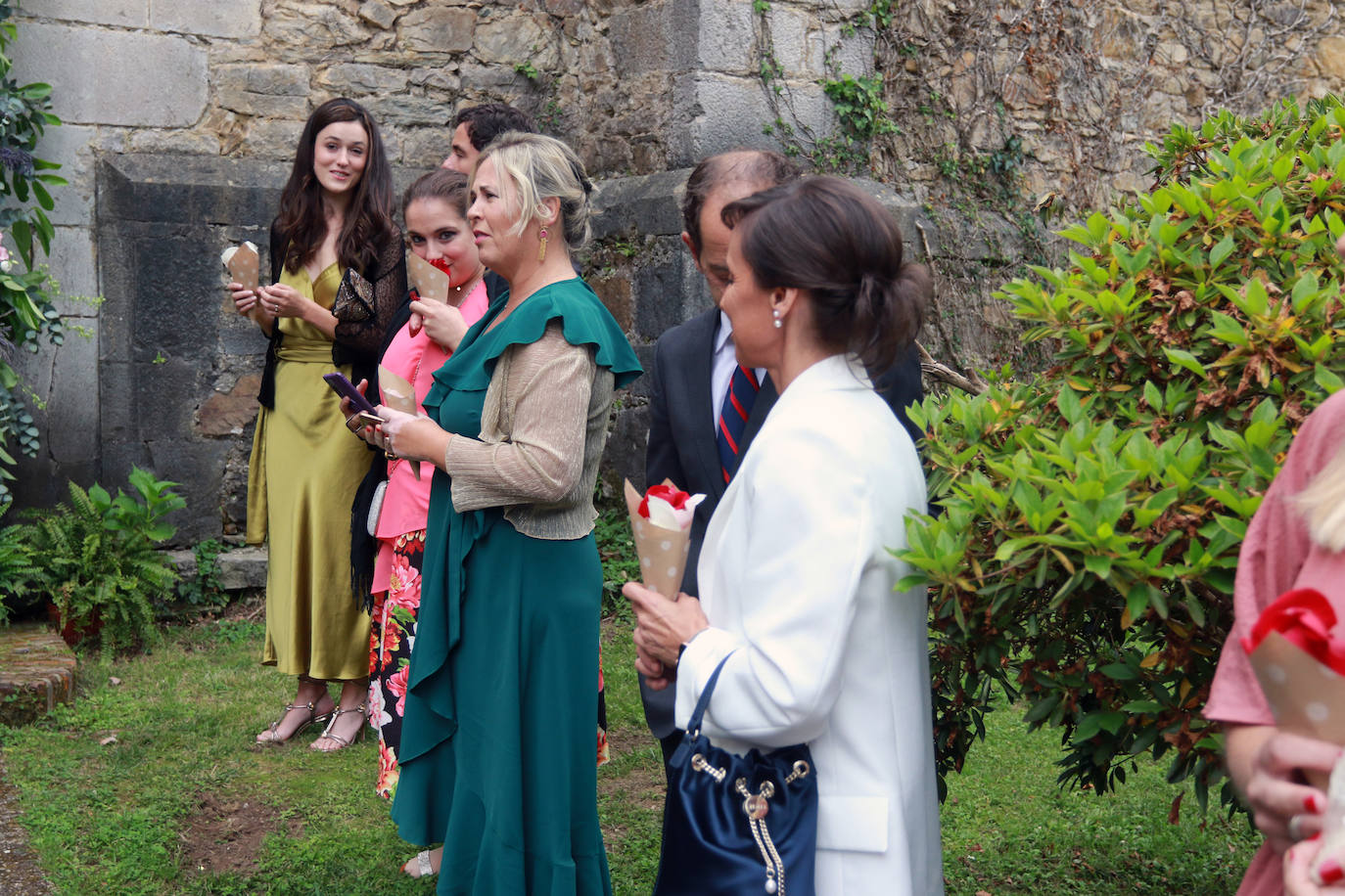 El portavoz y secretario general de Foro en Asturias y la valenciana Silvia Rodríguez se casaron este sábado en el Palacio Conde de Toreno, en Malleza
