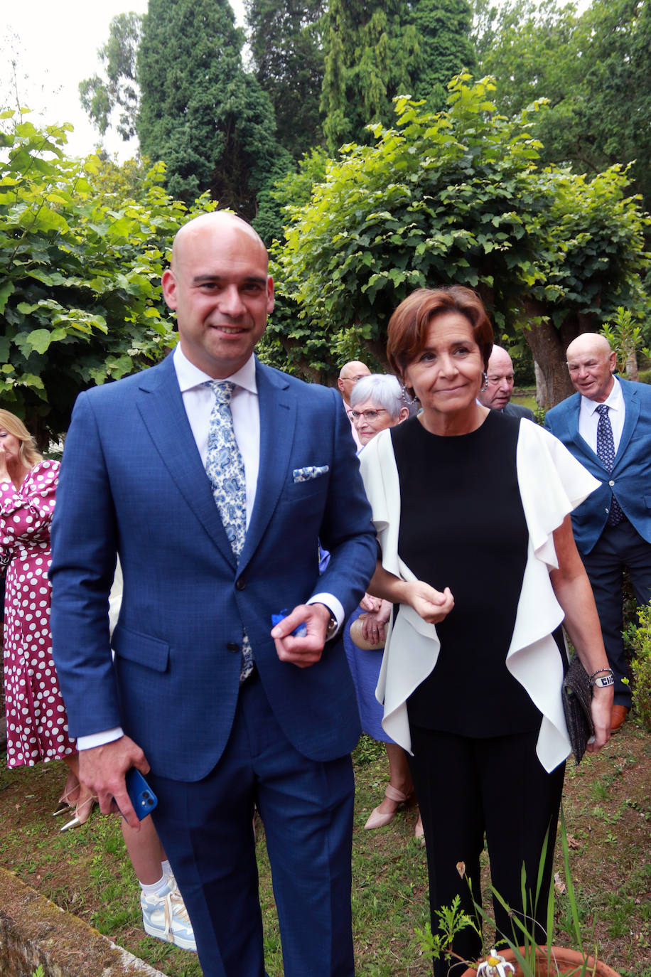 El portavoz y secretario general de Foro en Asturias y la valenciana Silvia Rodríguez se casaron este sábado en el Palacio Conde de Toreno, en Malleza