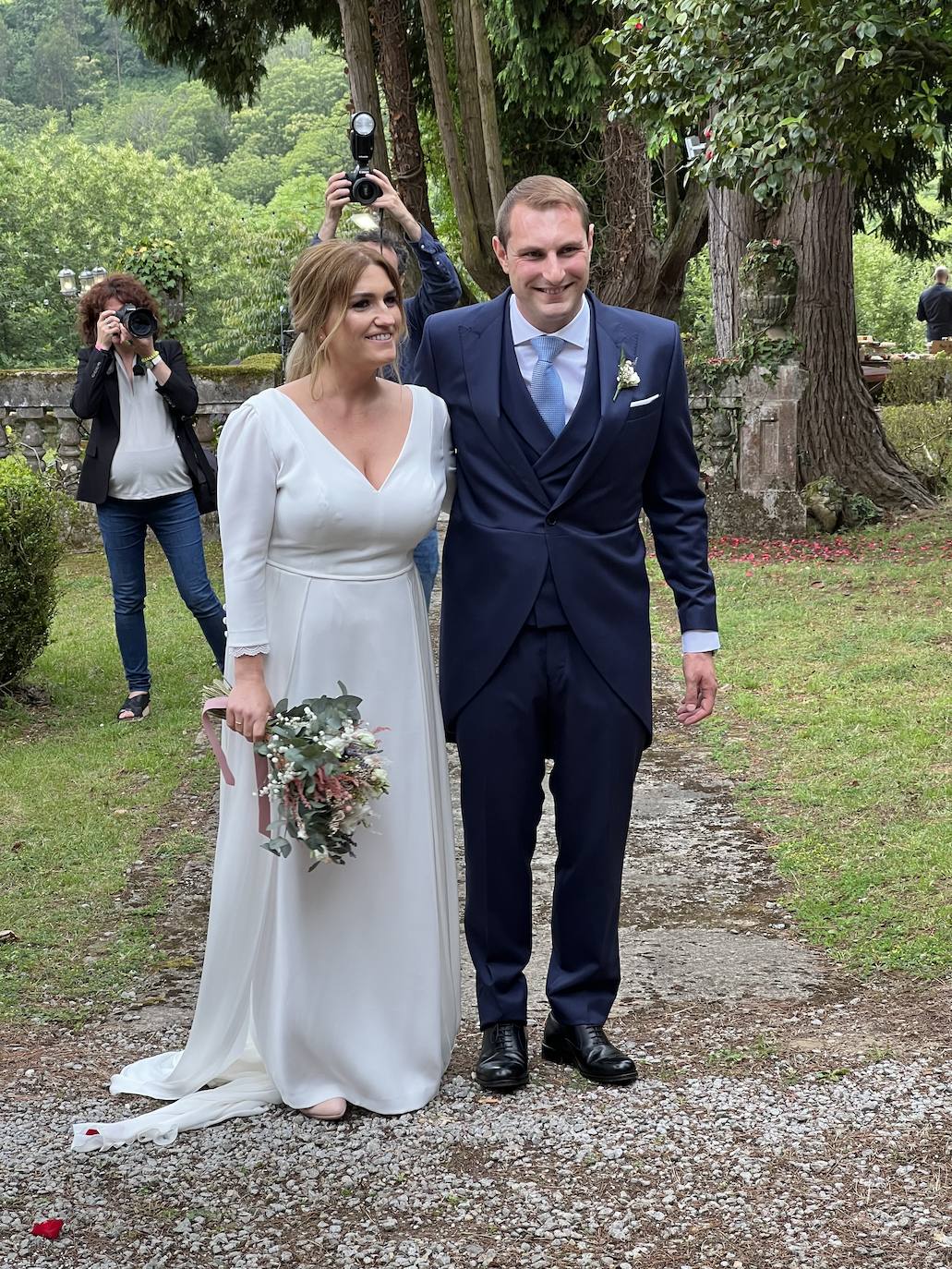 El portavoz y secretario general de Foro en Asturias y la valenciana Silvia Rodríguez se casaron este sábado en el Palacio Conde de Toreno, en Malleza