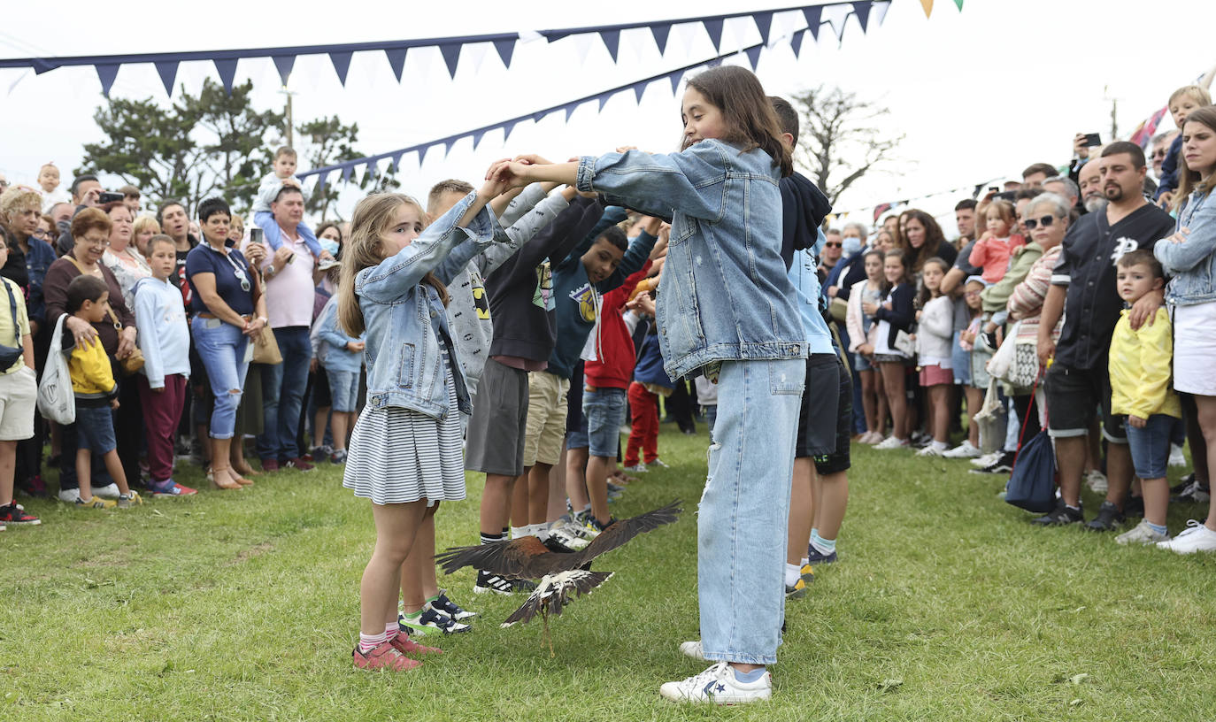 El sábado los exconxuraos de Llanera finalizaron con las actuaciones de Sidonie, la orquesta Capitol y Dj Albert Novo. El 'domingo de perdón', el mercado y el campamento iniciarán su actividad a las 11 horas. A las 12.30 horas tendrá lugar el Desfile de Exconxuraos, y media hora después se celebrará la tradicional misa campestre