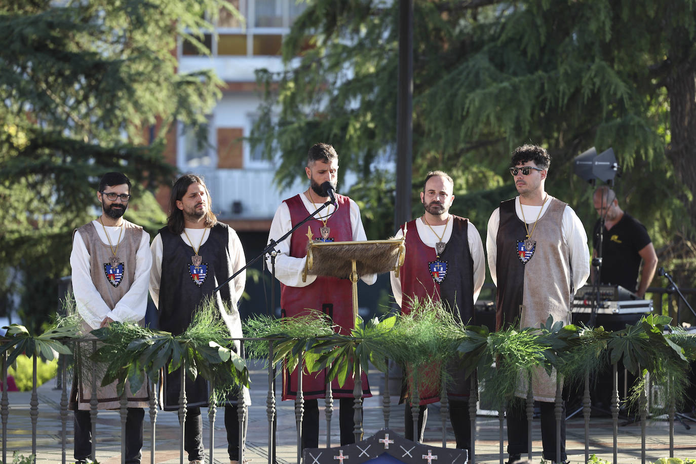 Fotos: Desakato inaugura las fiestas de Exconxuraos: «Asina somos la xente de Llanera»