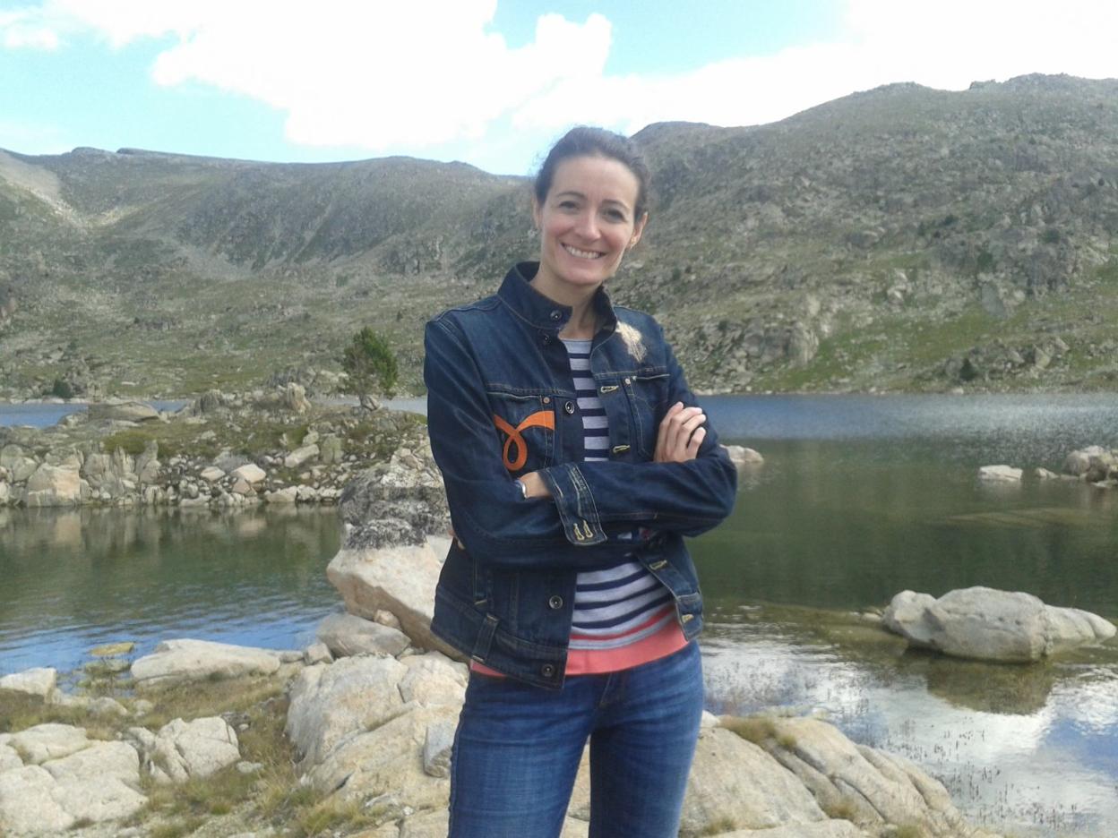 Raquel Fernández en Estany de l'Illa, un paisaje andorrano que podría ser asturiano. 