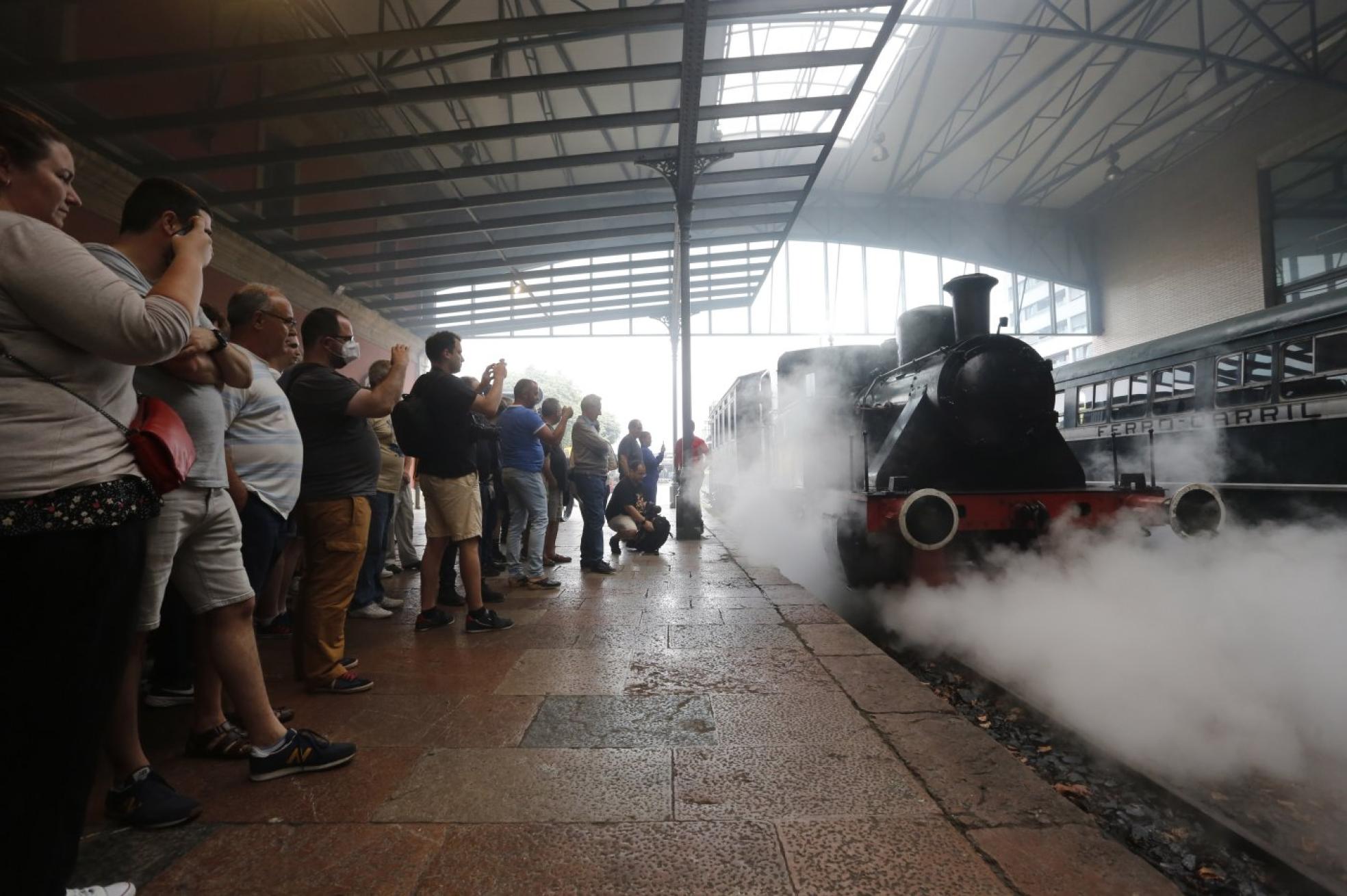 t Museo del Ferrocarril. La visita de la AAFM coincidió con una jornada del vapor del museo, lo que hizo sus delicias.