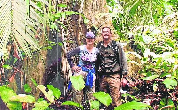 Con su marido Ramón, en Ecuador.