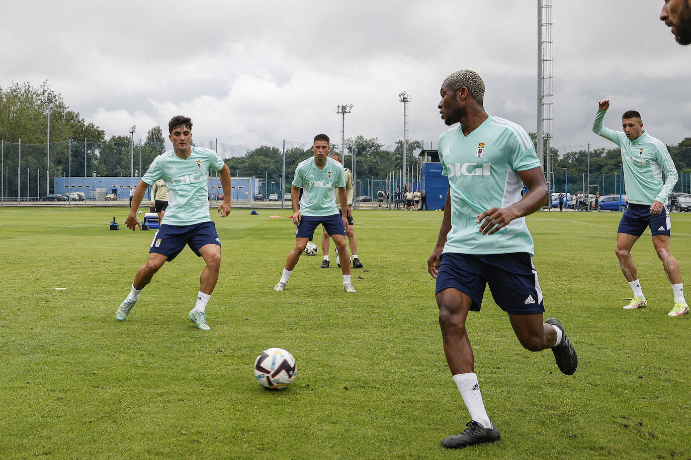 Fotos: El Oviedo de Bolo comienza su andadura