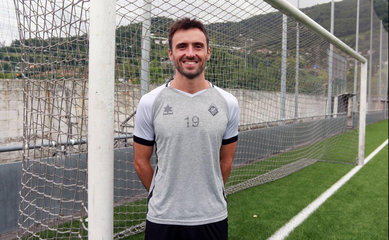 Álvaro Cuello vuelve al Real Oviedo.