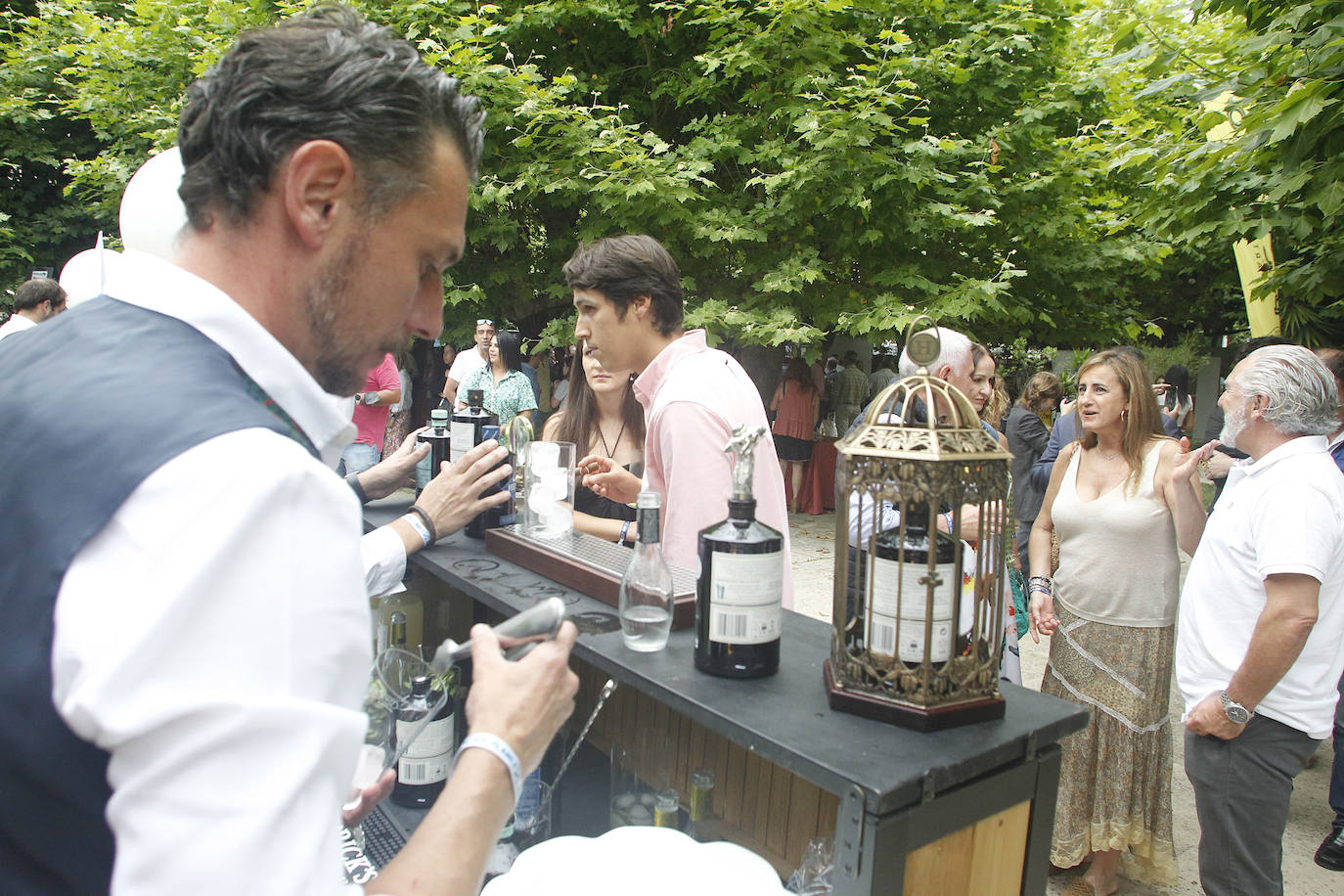 Fotos: Tragos de colores en Gin Planet y fiestas en Las Delicias de Somió