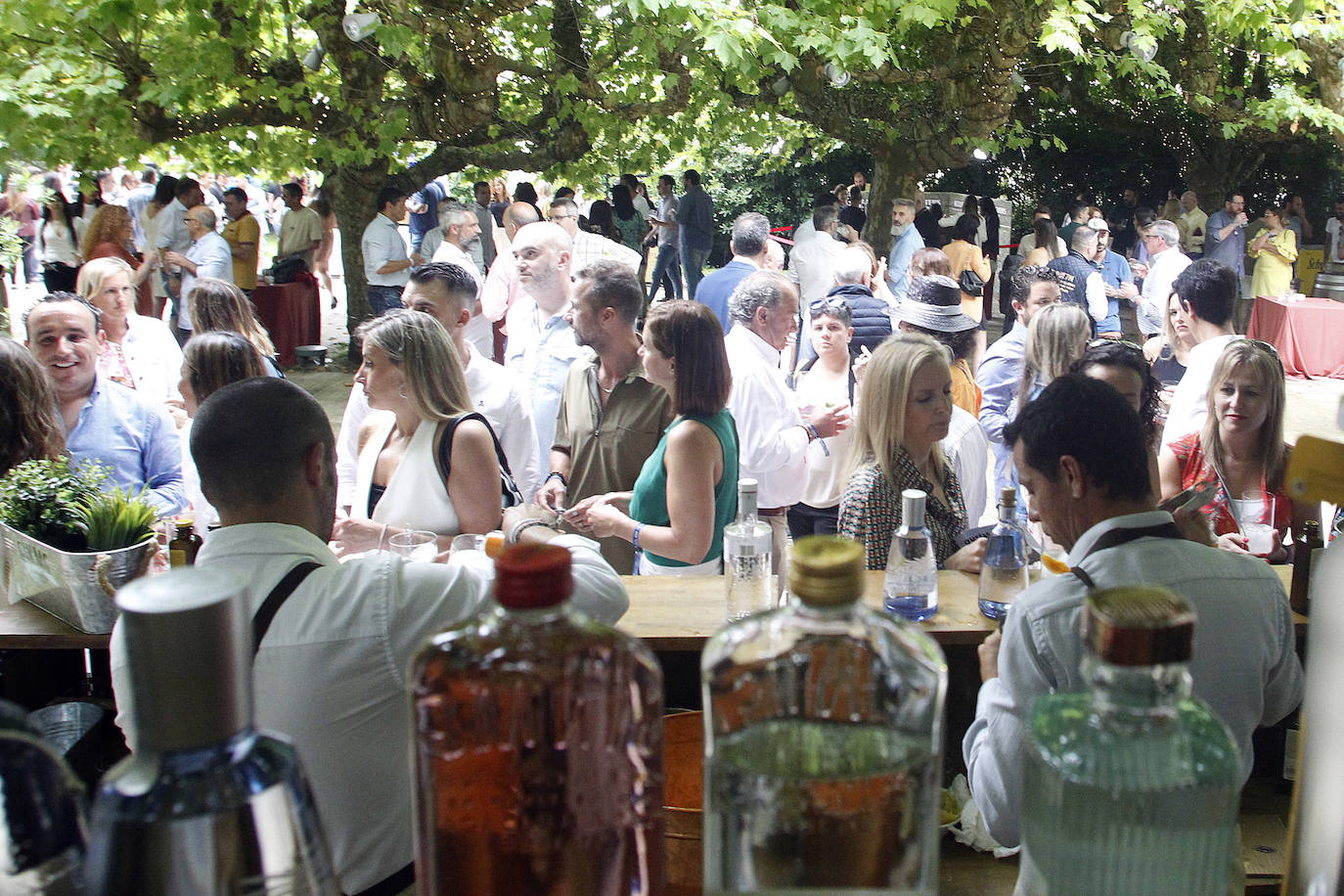 Fotos: Tragos de colores en Gin Planet y fiestas en Las Delicias de Somió